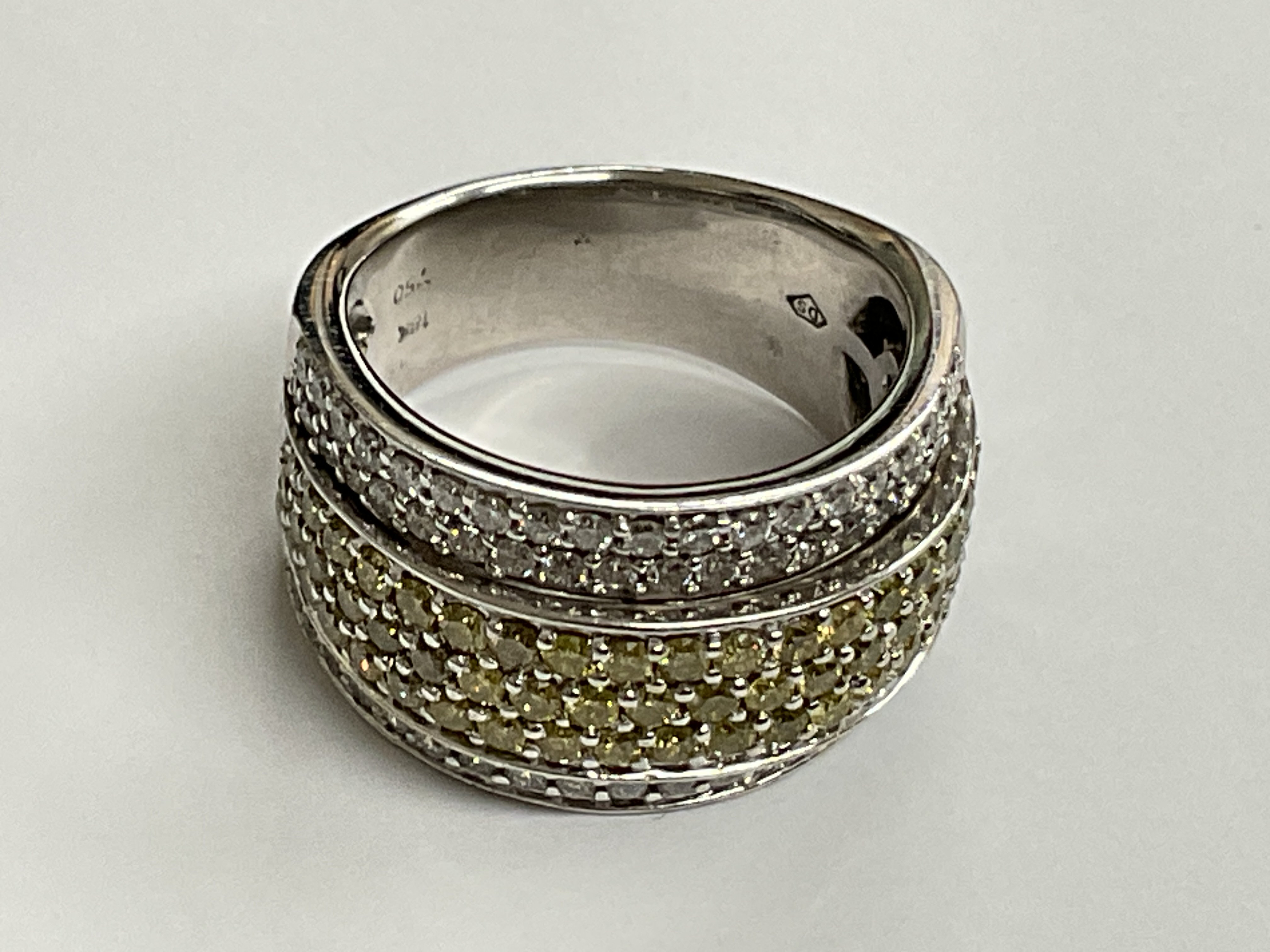 18ct white gold diamond. Yellow and white diamonds 11.37g, 2.50ct. Approx ring size O. Postage category A.