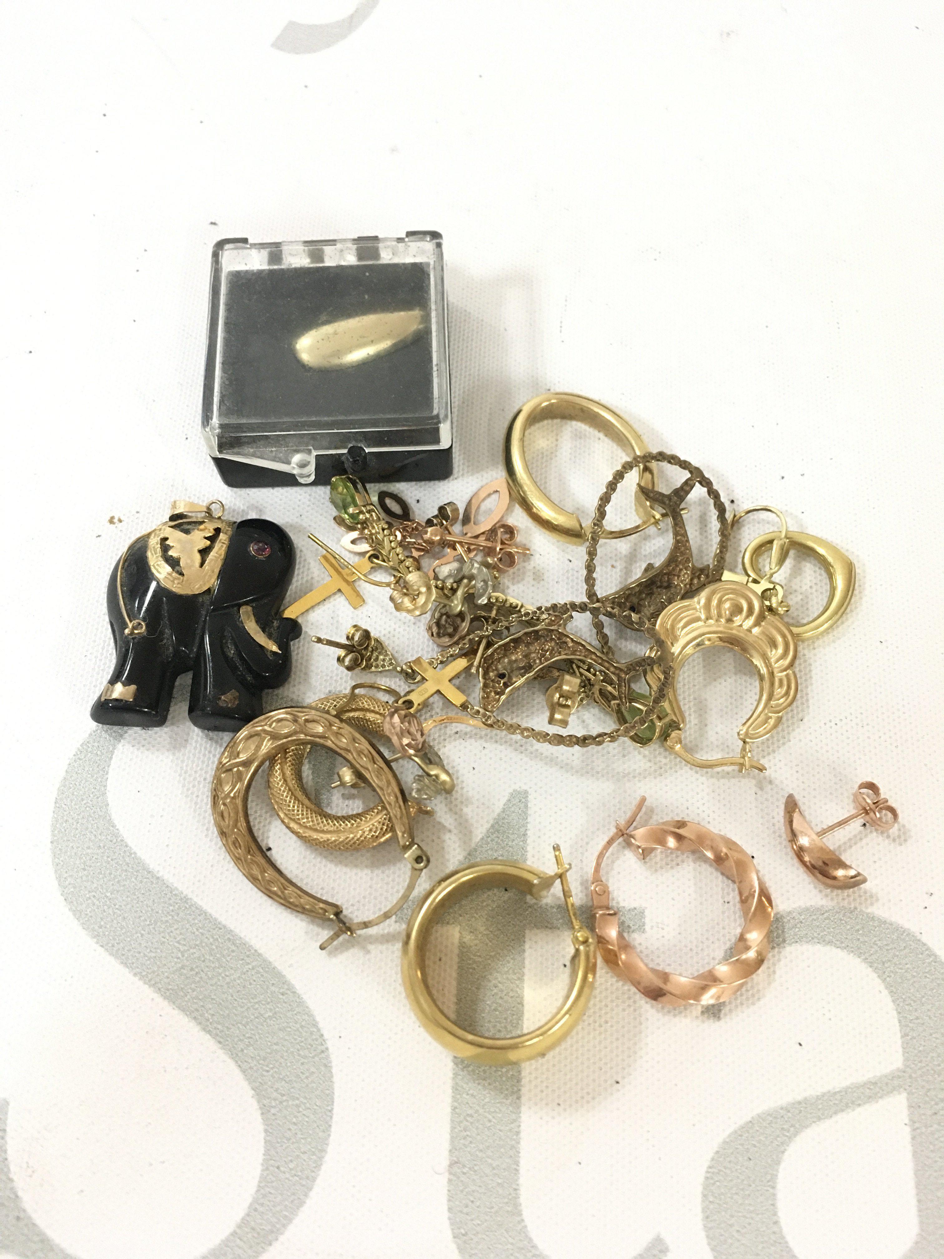 A collection of 9ct gold and yellow metal earrings. Approx weight 15.3 grams.