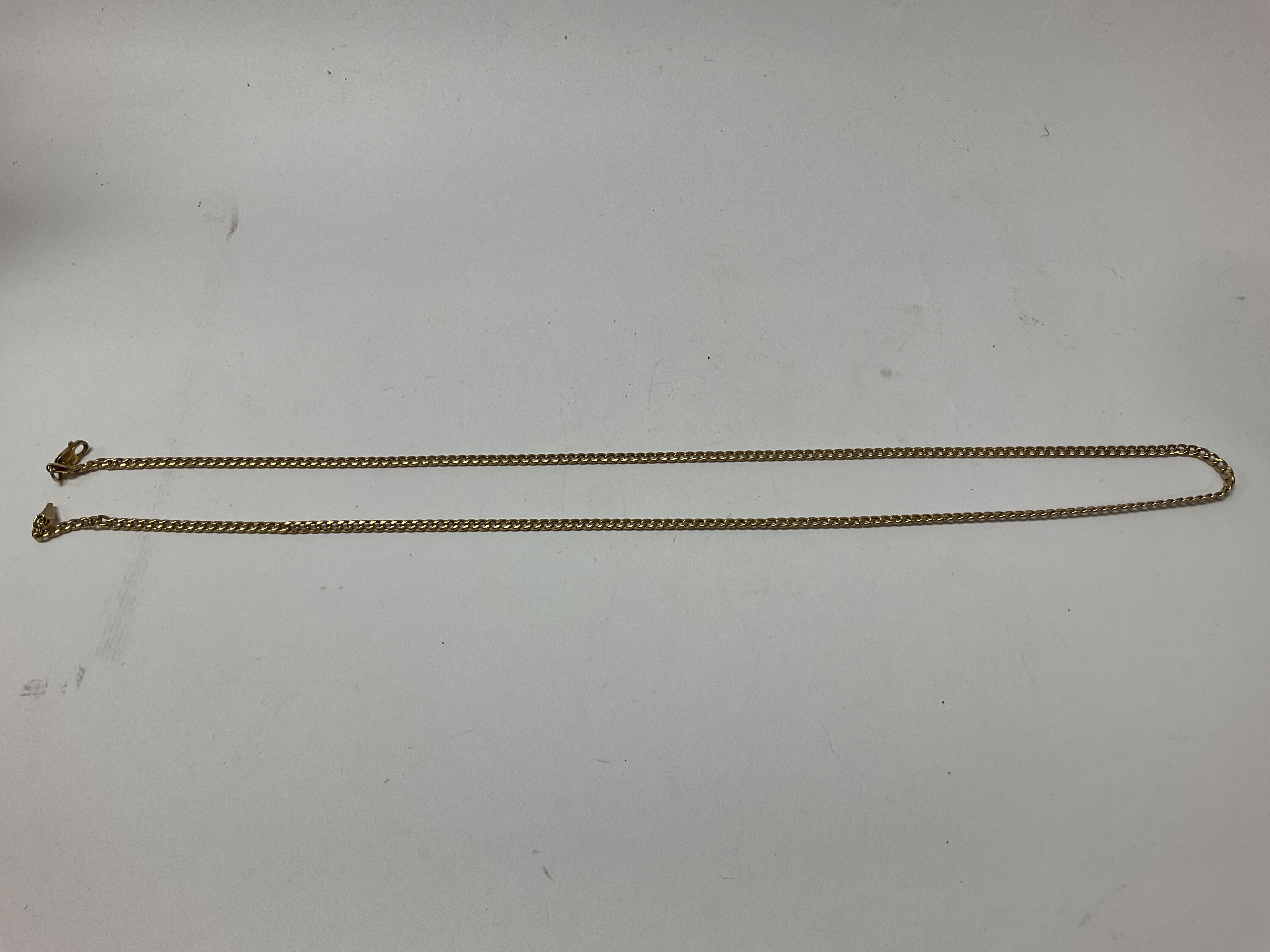 A 9ct gold chain approx weigh 5.2 grams, approx length 24 inches.