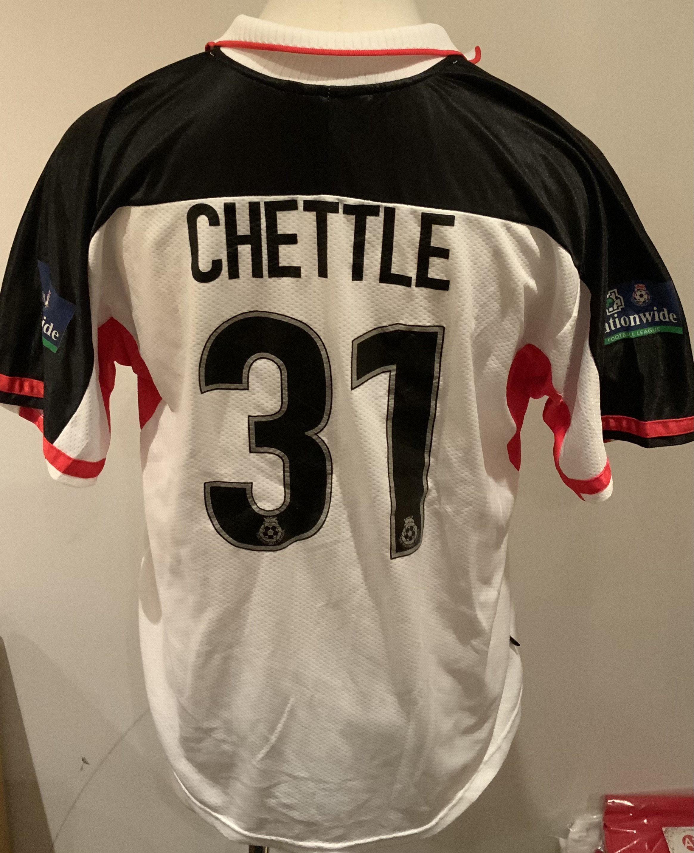 Barnsley 1999 - 2000 Match Worn Football Shirt: White short sleeve shirt with Nationwide badges to sleeves. Chettle 31 to rear. 