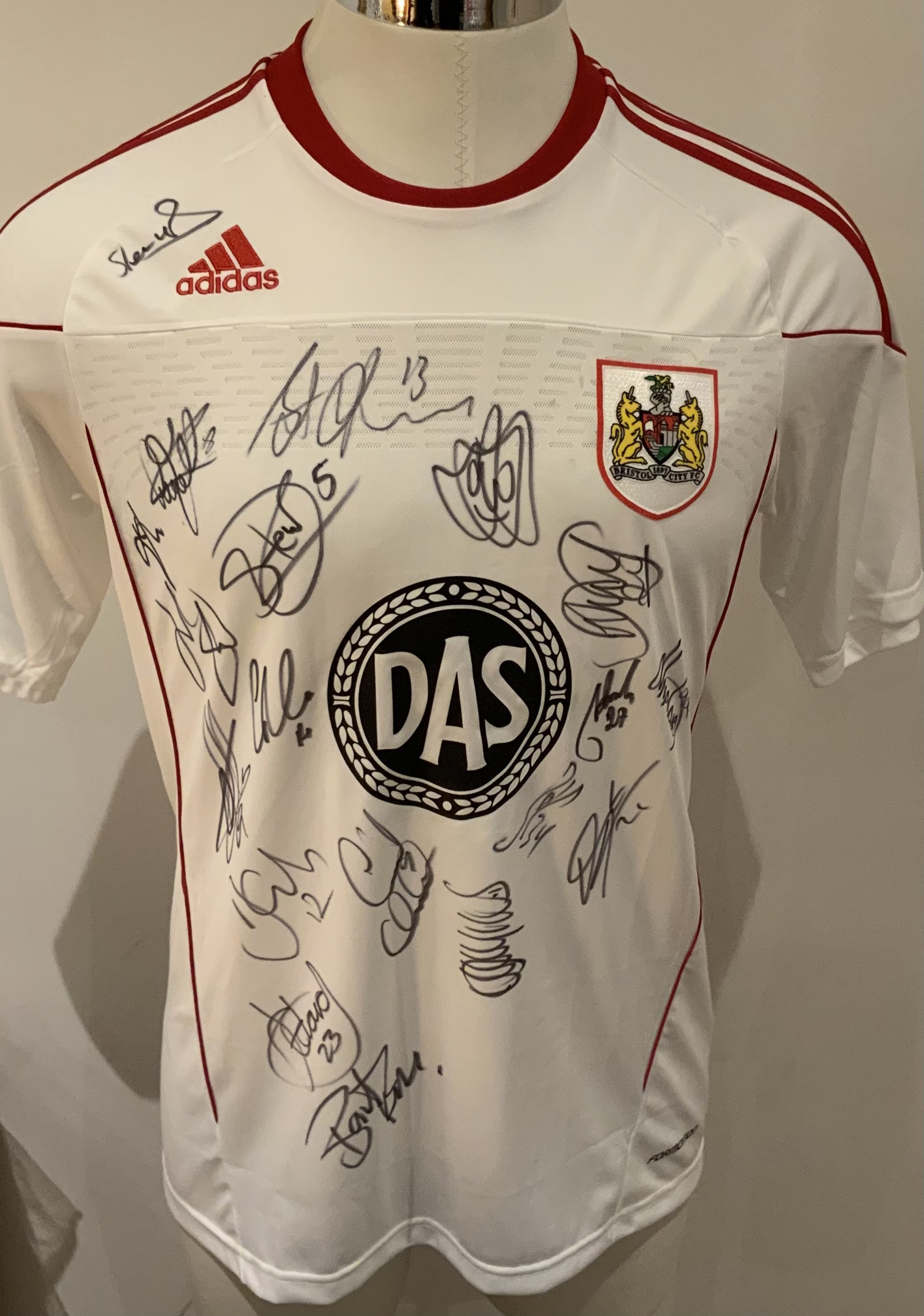 Bristol City 2010 - 2011 Squad Signed Football Shirt: White short sleeve shirt signed by squad to front. 