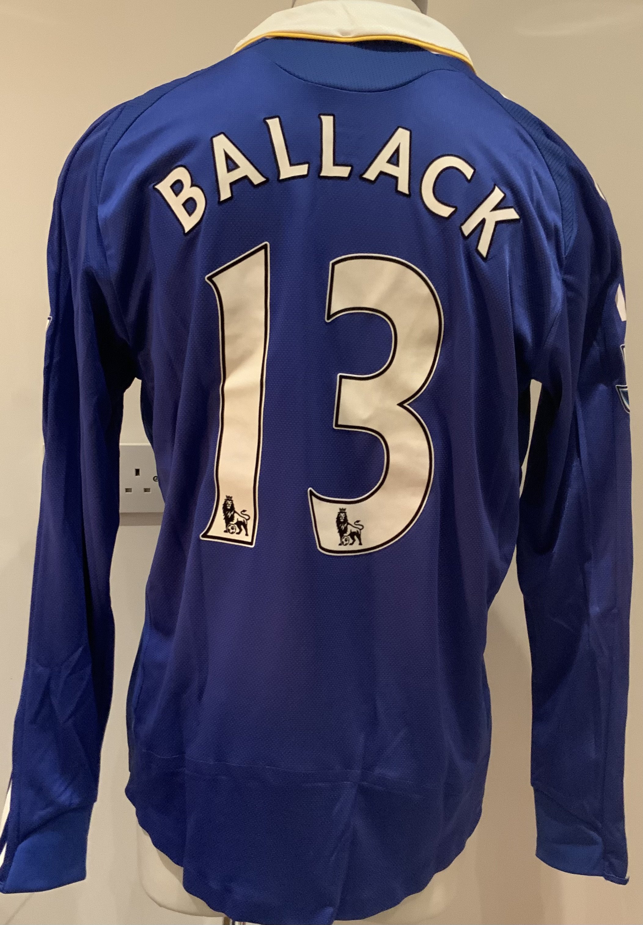 Chelsea 2008 - 2009 Match Worn Football Shirt: Blue long sleeve shirt with Premier League badges to sleeves. Ballack 13 to rear. 