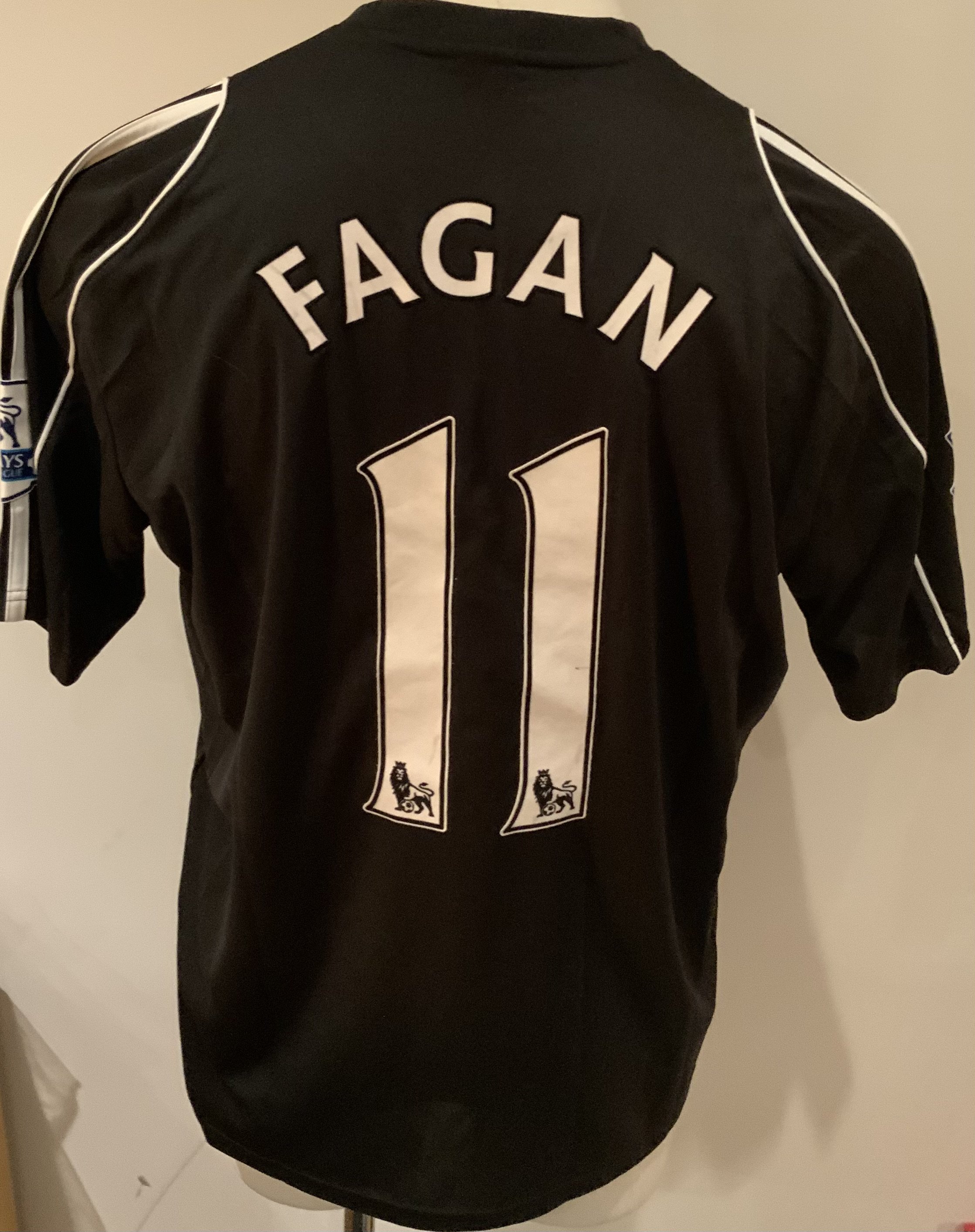 Derby County 2007 - 2008 Match Worn Football Shirt: Black short sleeve shirt with Premier League badges to sleeves. Fagan 11 to rear. Worn v Tottenham on 18 August 2007.