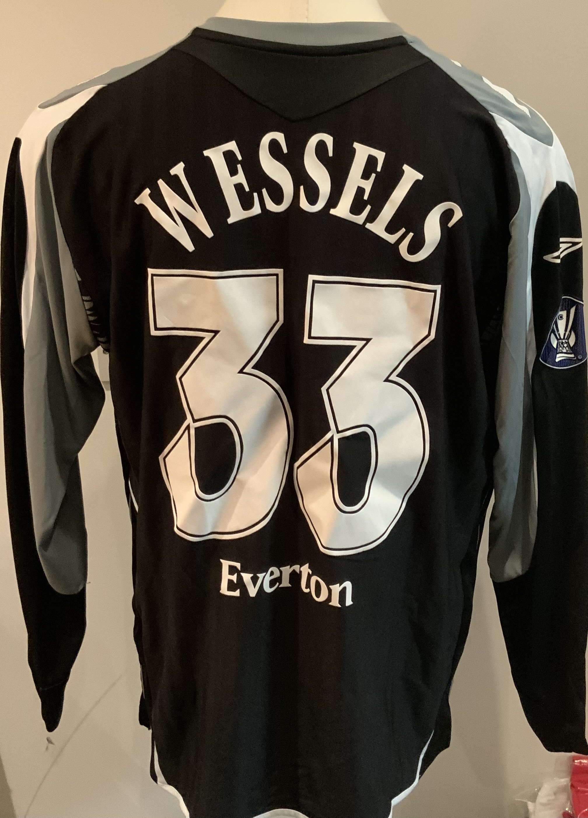 Everton 2007 - 2008 Match Issued Football Shirt: Black long sleeve goalkeeper shirt with UEFA badge to sleeves. Wessels 33 to rear. Issued v SK Brann in the Europa League when player was an unused substitute. 