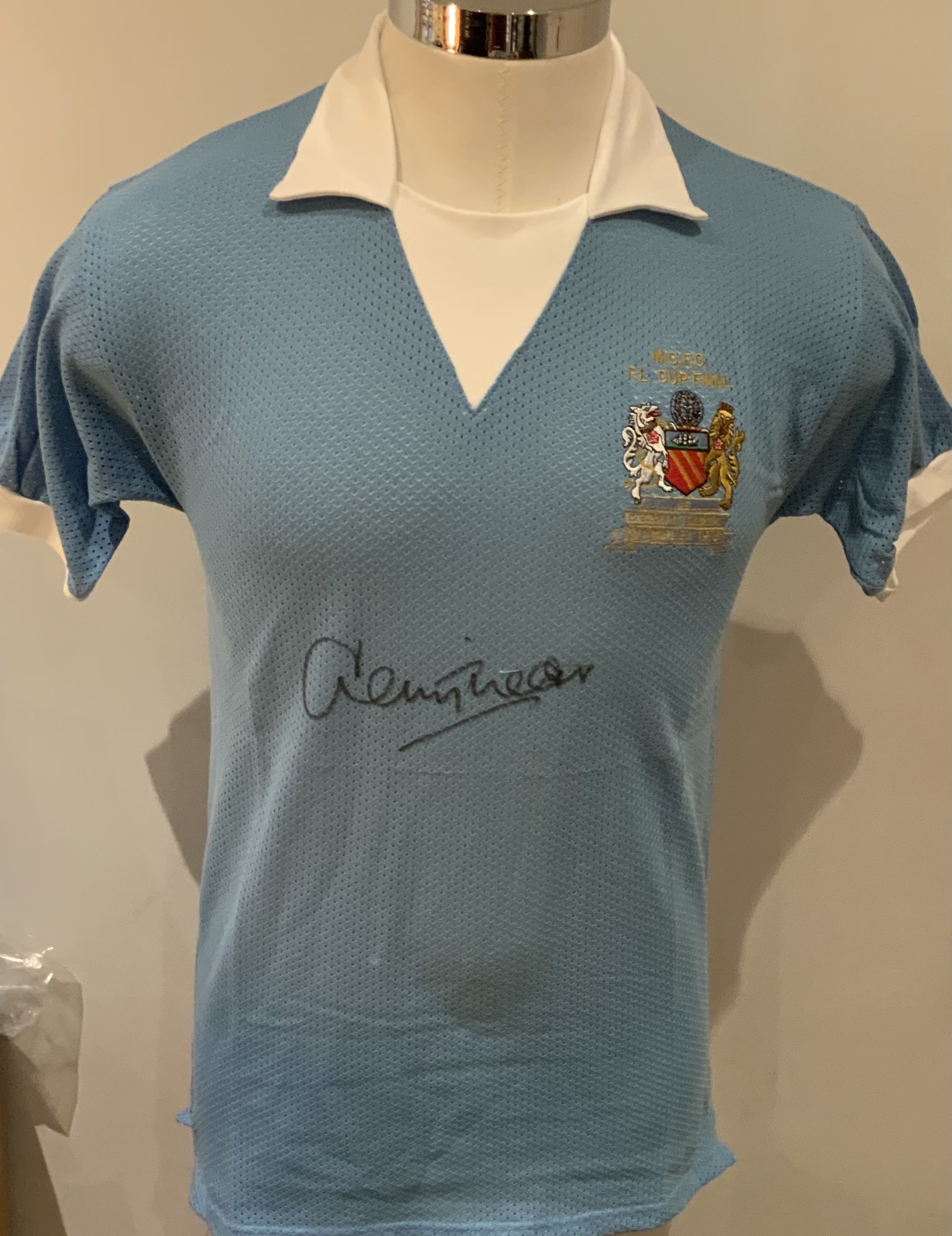 Manchester City 1976 League Cup Final Signed Replica Shirt: Blue short sleeve shirt signed to front by winning goal scorer Tueart. COA from reputable source. 