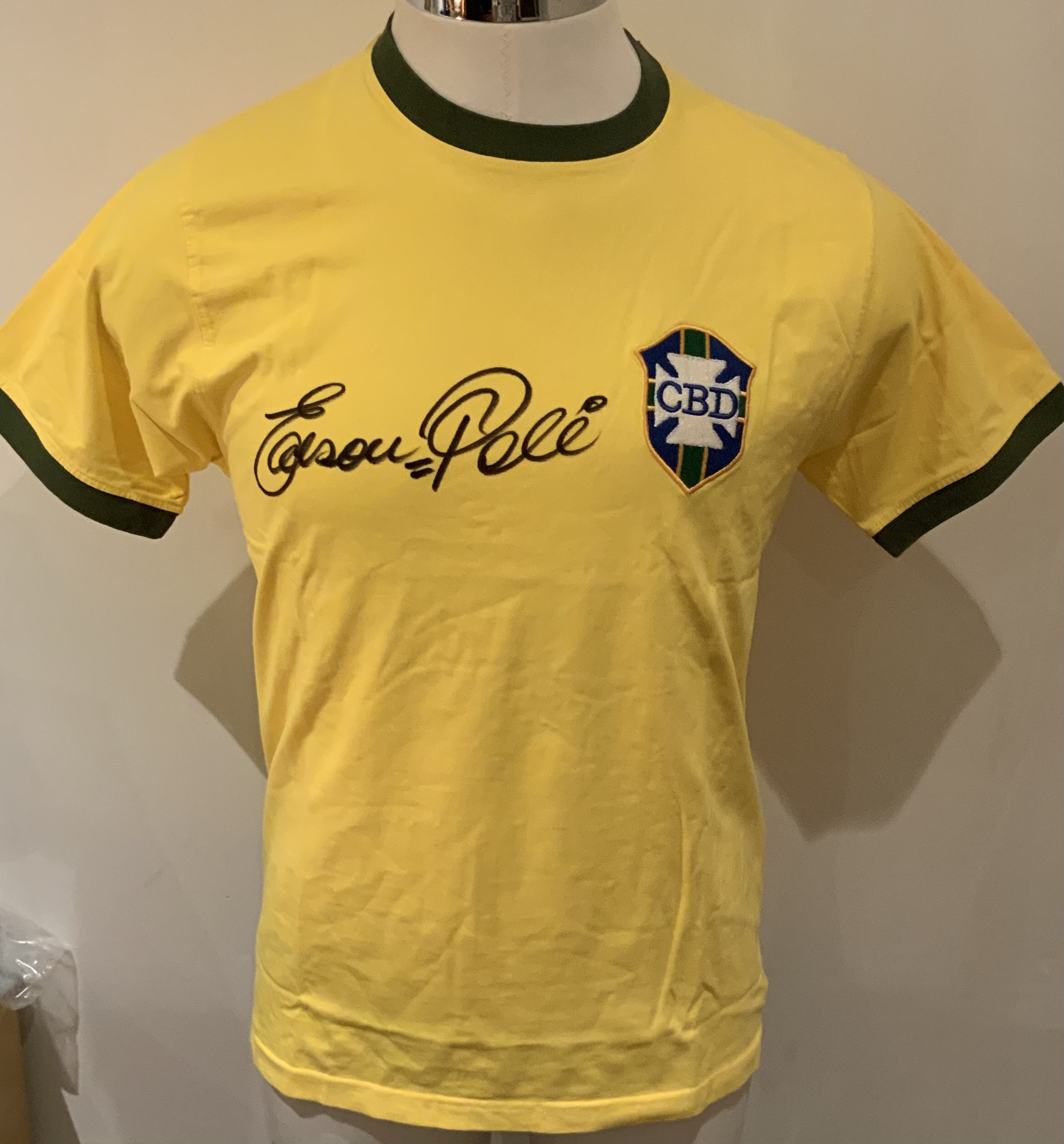 Pele Brazil 1970 World Cup Final Signed Replica Shirt: Yellow short sleeve shirt signed to front with full signature by Edson Pele. COA from reputable source. 