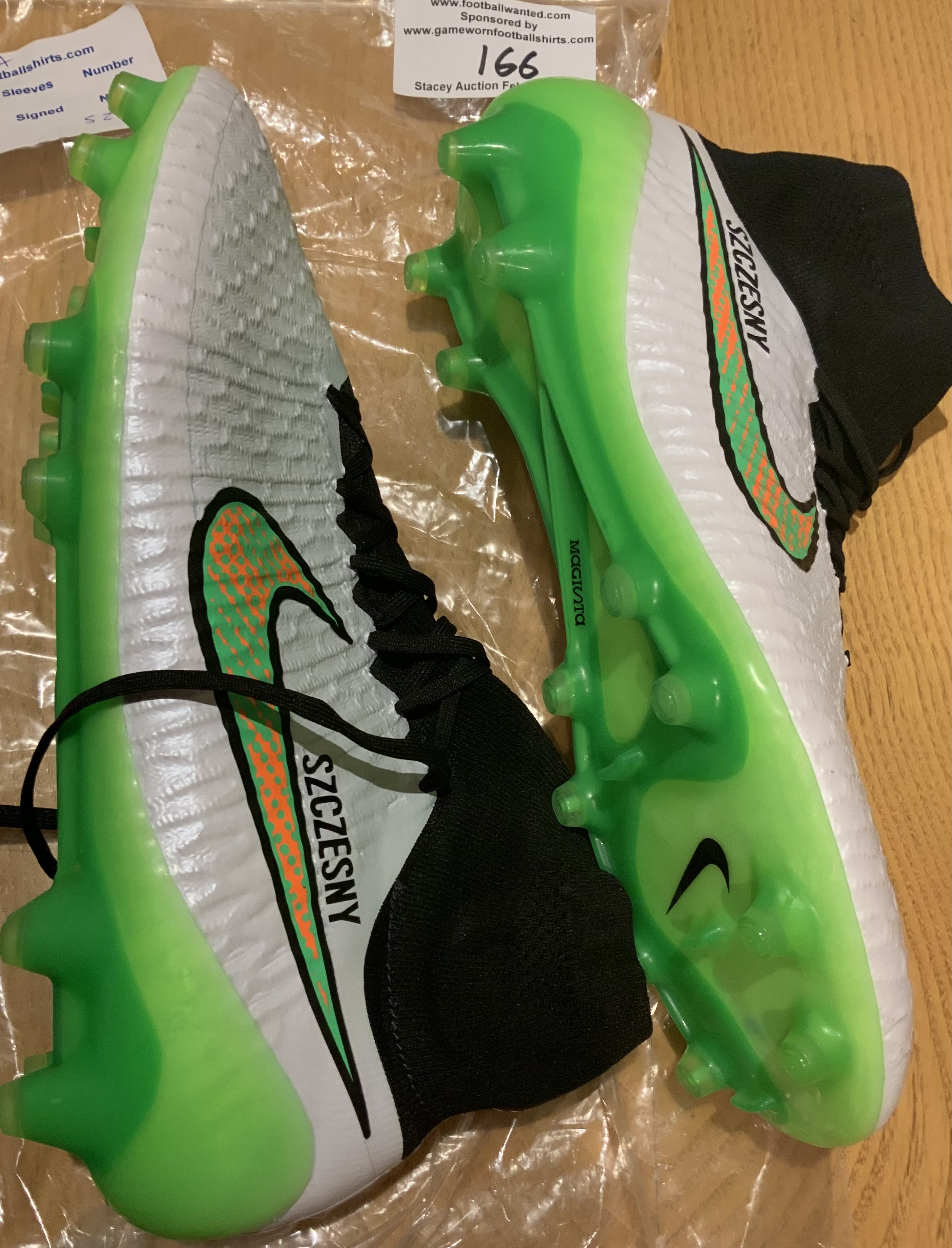 Arsenal + Poland Match Issued Szczesny Football Boots: Pair of Nike Magista boots both having Szczesny transferred to side. Brand new condition so probably not worn. 