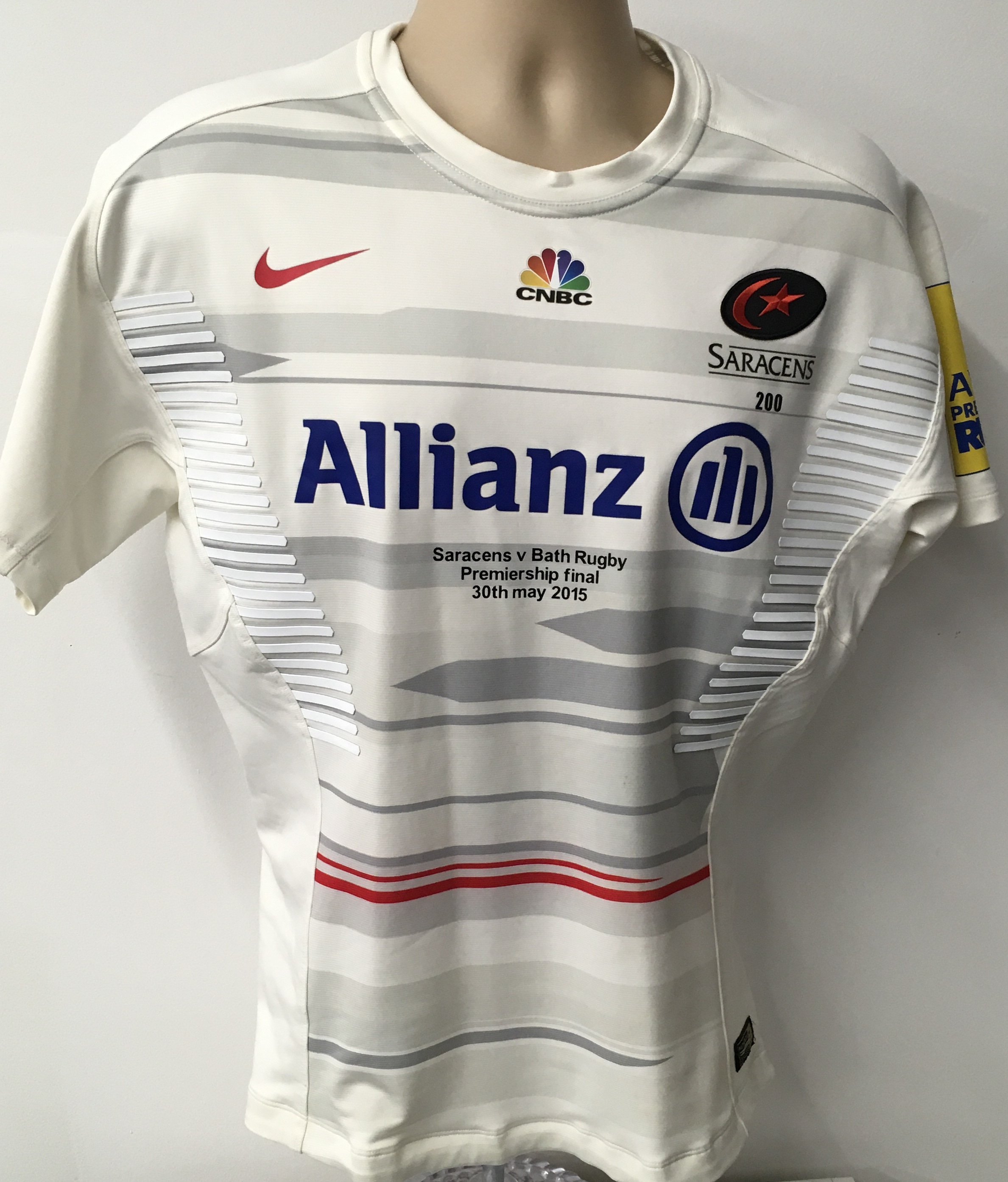 Saracens 2014 - 2015 Away Match Worn Rugby Union Football Shirt: White short sleeve Nike large excellent condition shirt worn by Neil DeKock. Aviva Premiership badging. Worn v Bath on 30 May 2015 in the Premiership final. Player was a second half substitute in the match that Saracens won 28-16. GPS tracking pocket present on the shirt neck.