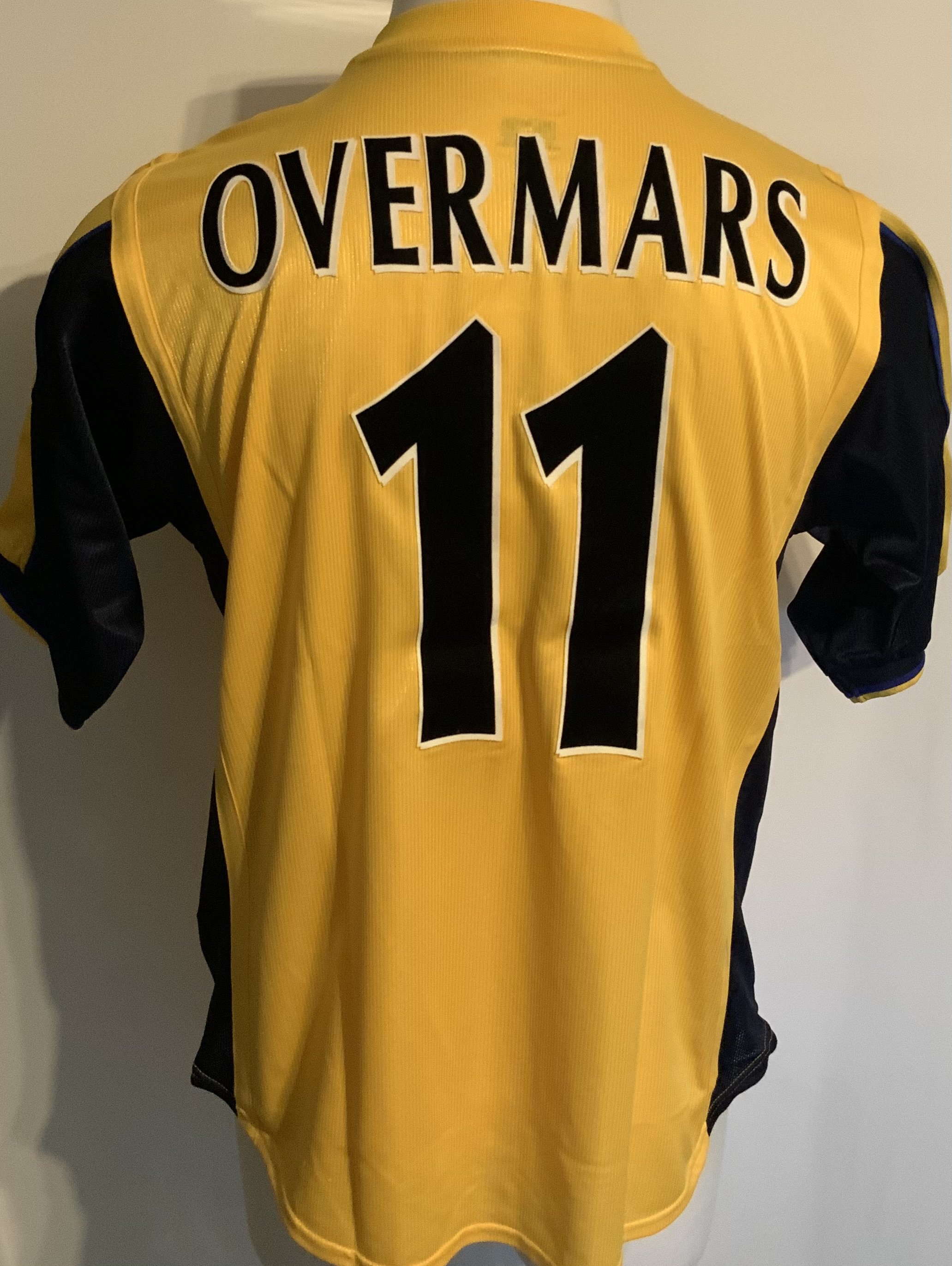 Arsenal 1999 - 2000 UEFA Cup Semi Final Match Worn Football Shirt: Yellow short sleeve Nike Sega shirt with Overmars 11 to rear. Worn v Lens in UEFA Cup semi final 1st leg on 6 April 2000. Comes with signed COA from the player and programme.