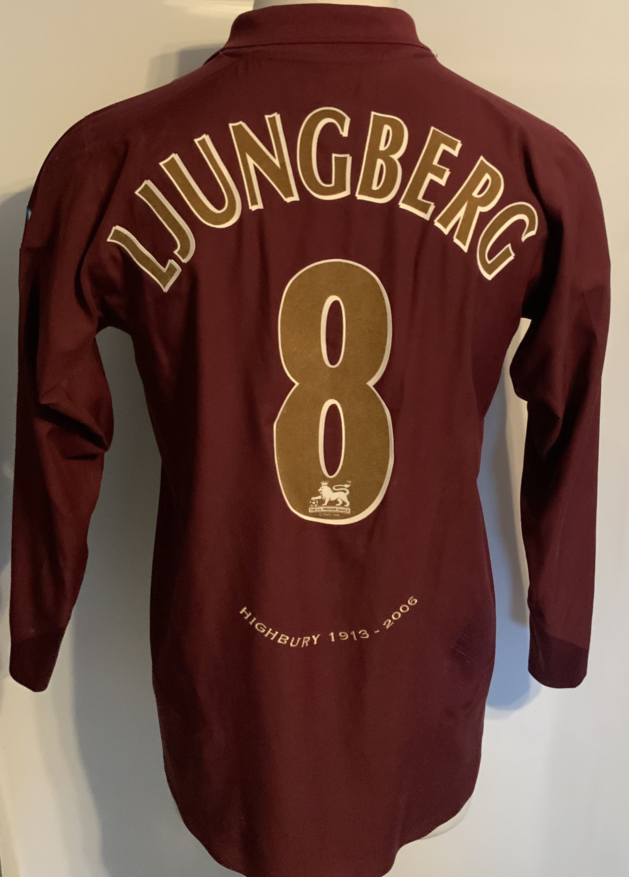 Arsenal 2005 - 2006 Home Match Worn Football Shirt: Redcurrant long sleeve  Nike shirt with Premier League badging to sleeves. Ljungberg 8 to rear. Worn in last season at Highbury. 