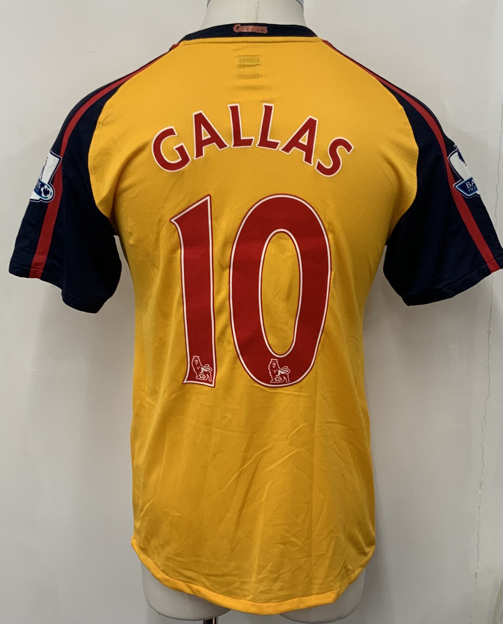 Arsenal 2008 - 2009 Away Match Worn Football Shirt: Yellow short sleeve Nike shirt with Premier League badging to sleeves. Gallas 10 to rear.