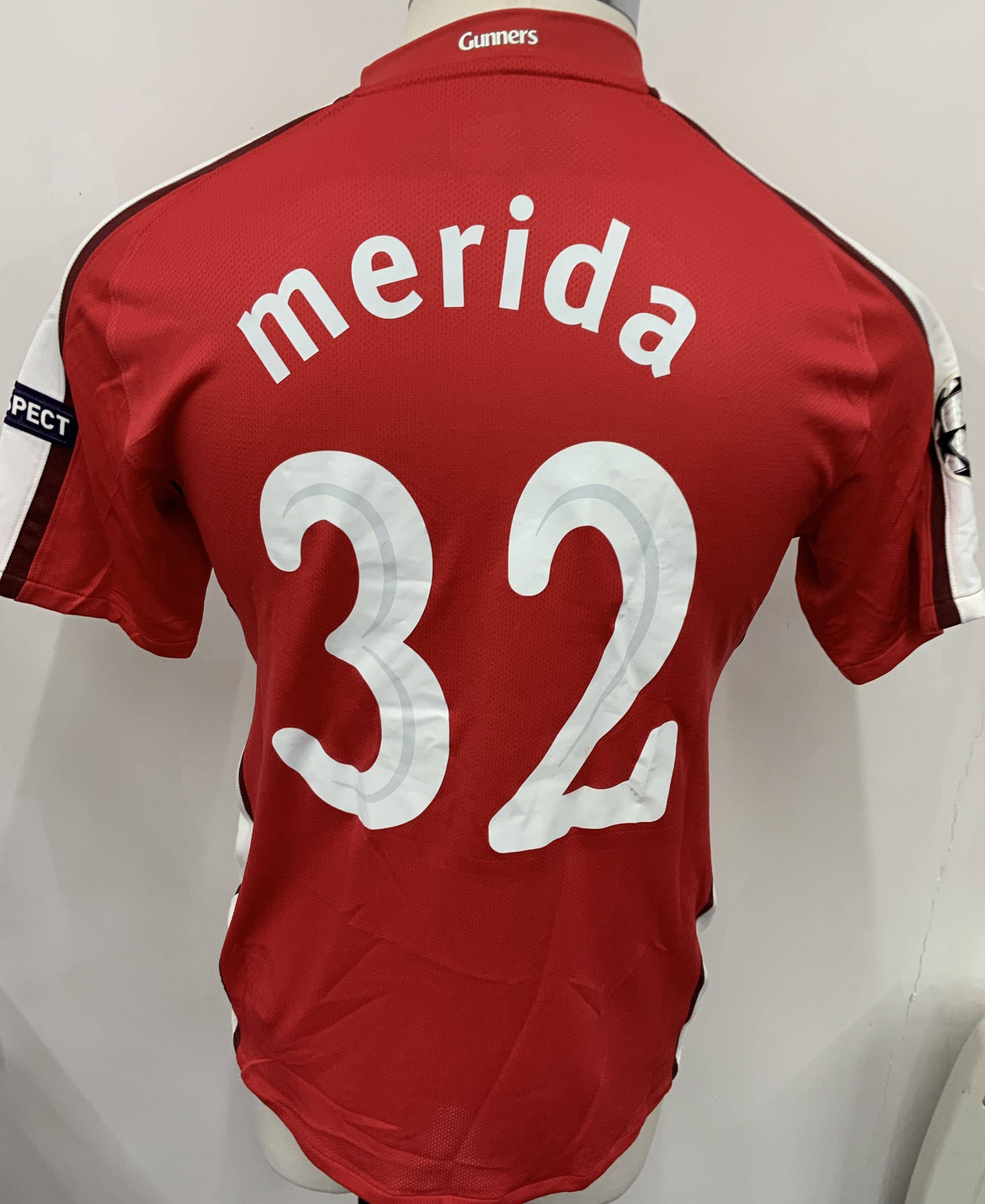 Arsenal 2009 - 2010 Home Match Issued Football Shirt: Red and white short sleeve Nike shirt with Champions League badging to sleeves. Merida 32 to rear.