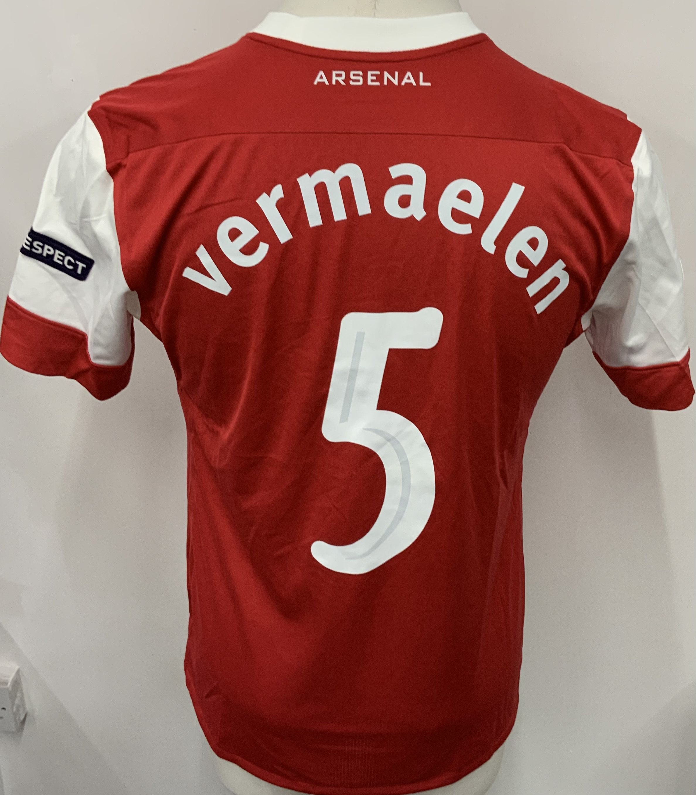 Arsenal 2010 - 2011 Home Match Issued Football Shirt: Red and white short sleeve. Nike shirt with Champions League badging to sleeves. Vermaelen 5 to rear.