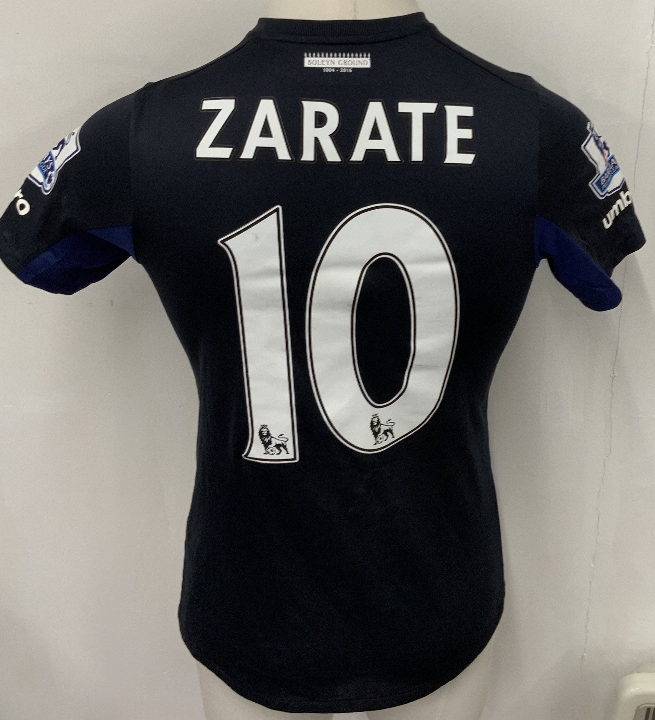 West Ham 2015 - 2016 Match Worn Football Shirt: Black short sleeve shirt with Premier League badging to sleeves. Zarate 10 to rear. Shirt is unwashed. 