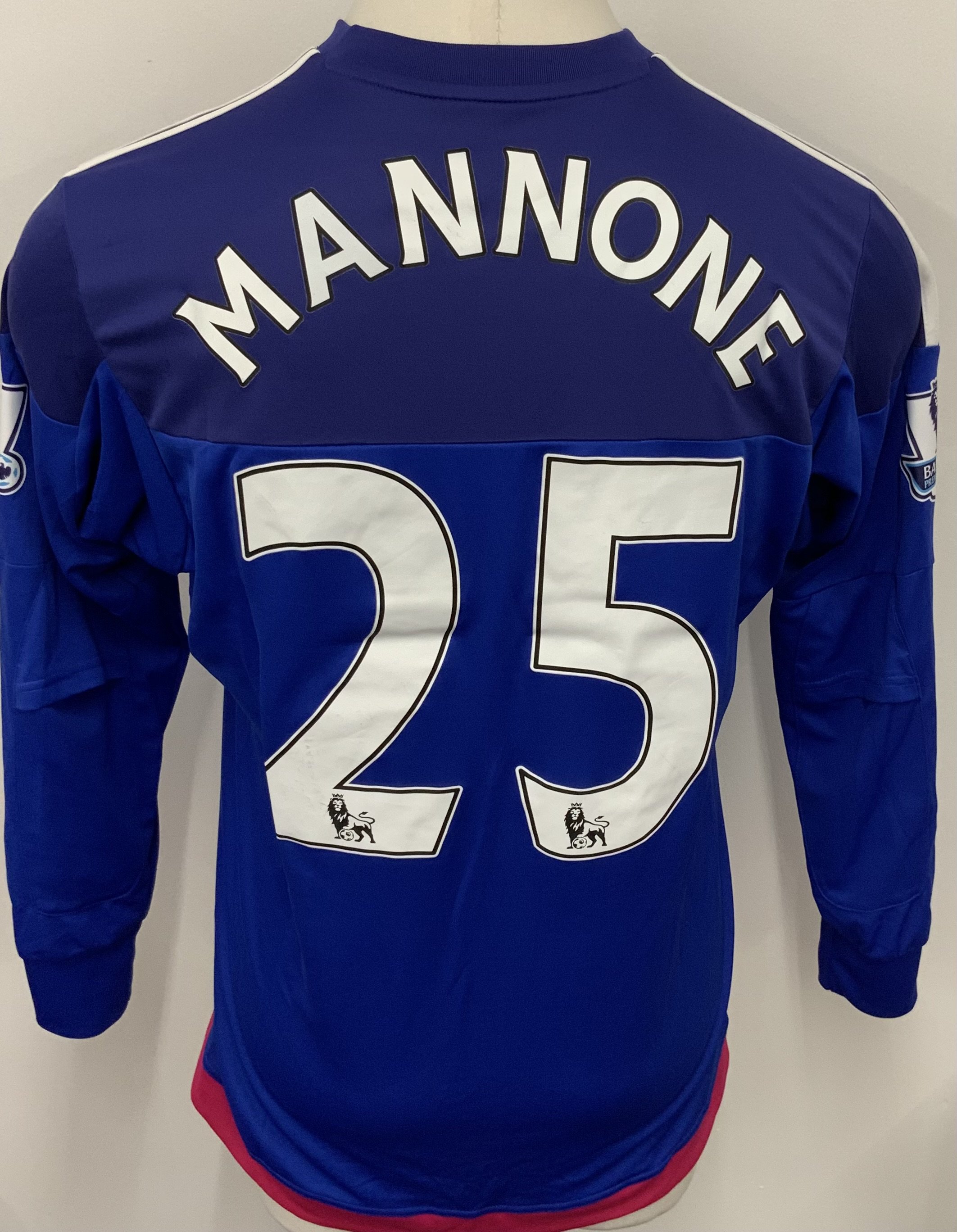 Sunderland 2015 - 2016 Match Worn Football Shirt: Blue long sleeve goalkeepers shirt with Premier League badging to sleeves. Mannone 25 to rear. Worn v Arsenal on 24 April 2016. Match finished 0-0.
