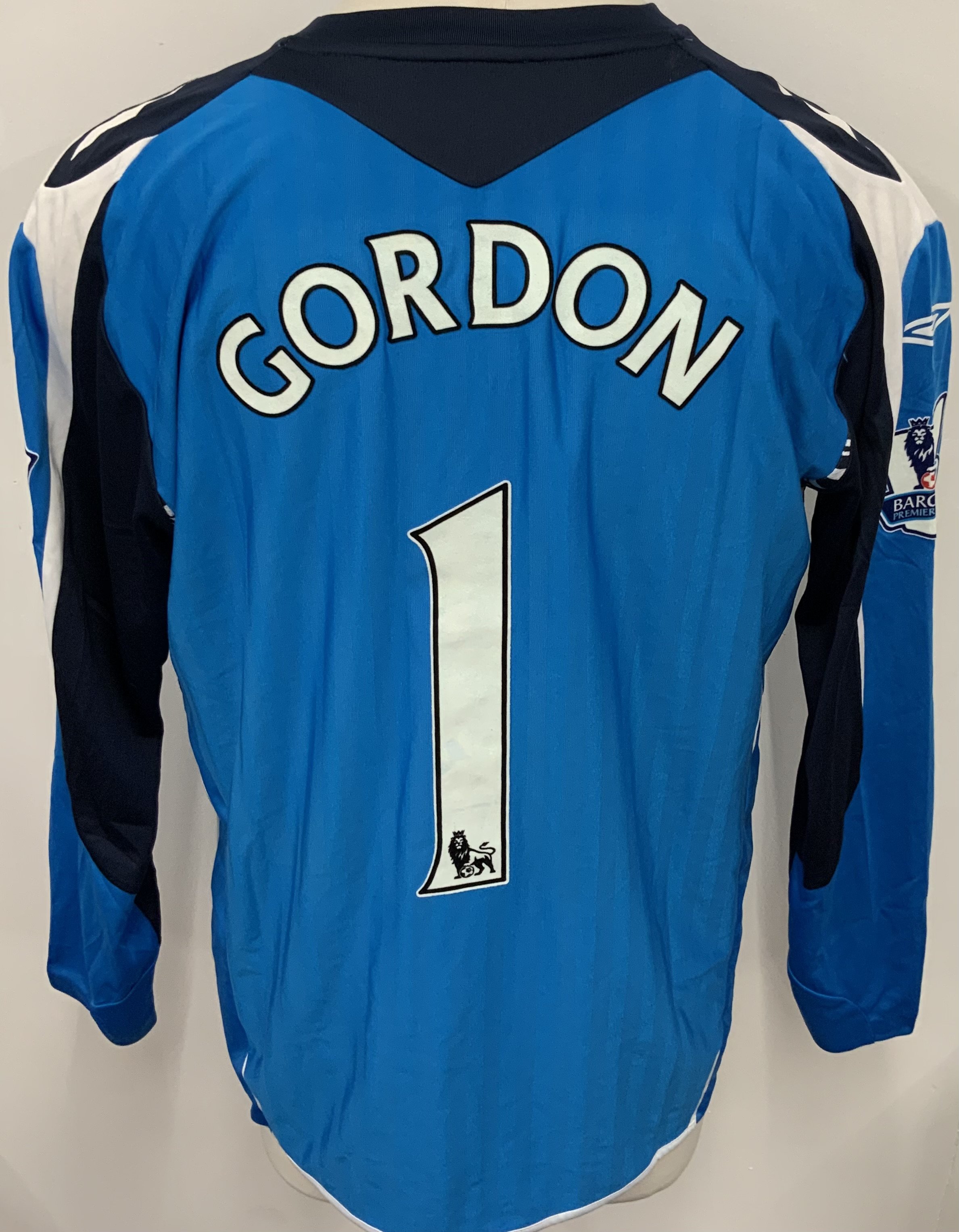 Sunderland 2007 - 2008 Match Worn Football Shirt: Blue long sleeve goalkeepers shirt with Premier League badging to sleeves. Gordon 1 to rear. Sunderland signed player from Hearts for 9 million pounds which was then the British record fee for a goalkeeper. 