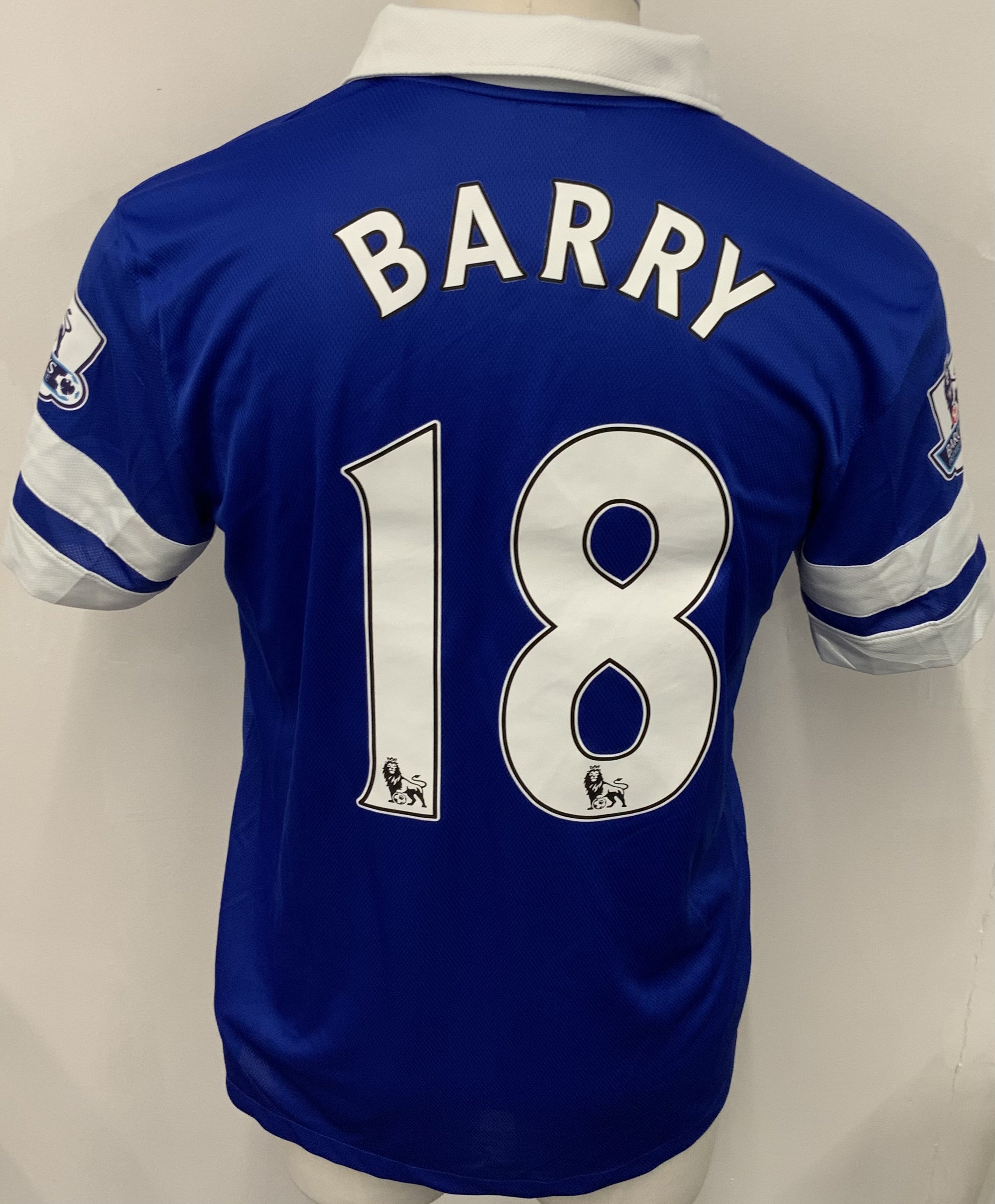 Everton 2013 - 2014 Match Worn Football Shirt: Blue short sleeve Chang sponsored with Barclays Premier League badging to arms. Number 18 Barry to rear. 
