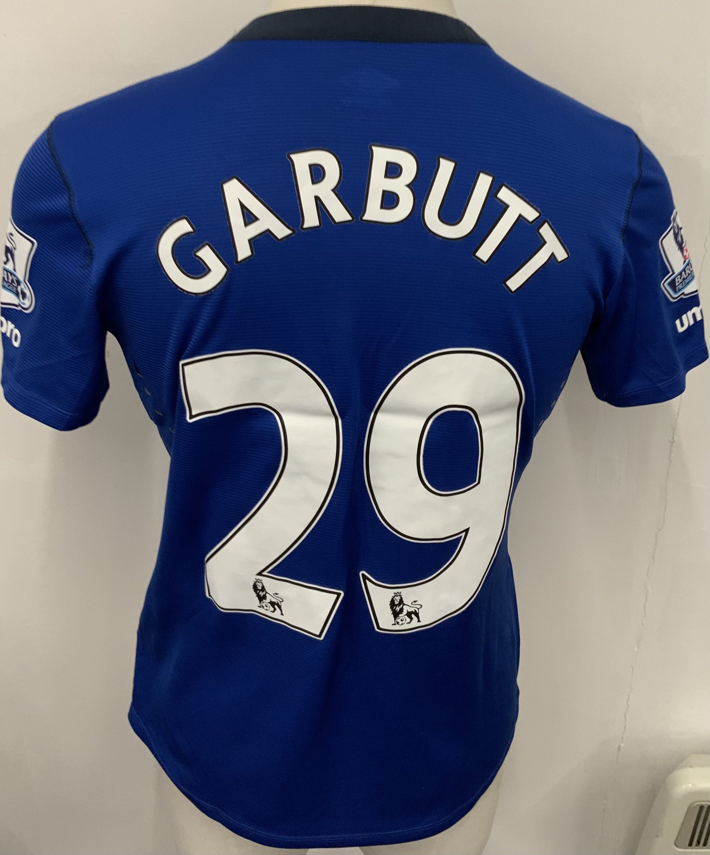 Everton 2014 - 2015 Match Worn Football Shirt: Blue short sleeve shirt with Premier League badging to sleeves. Garbutt 29 to rear. 