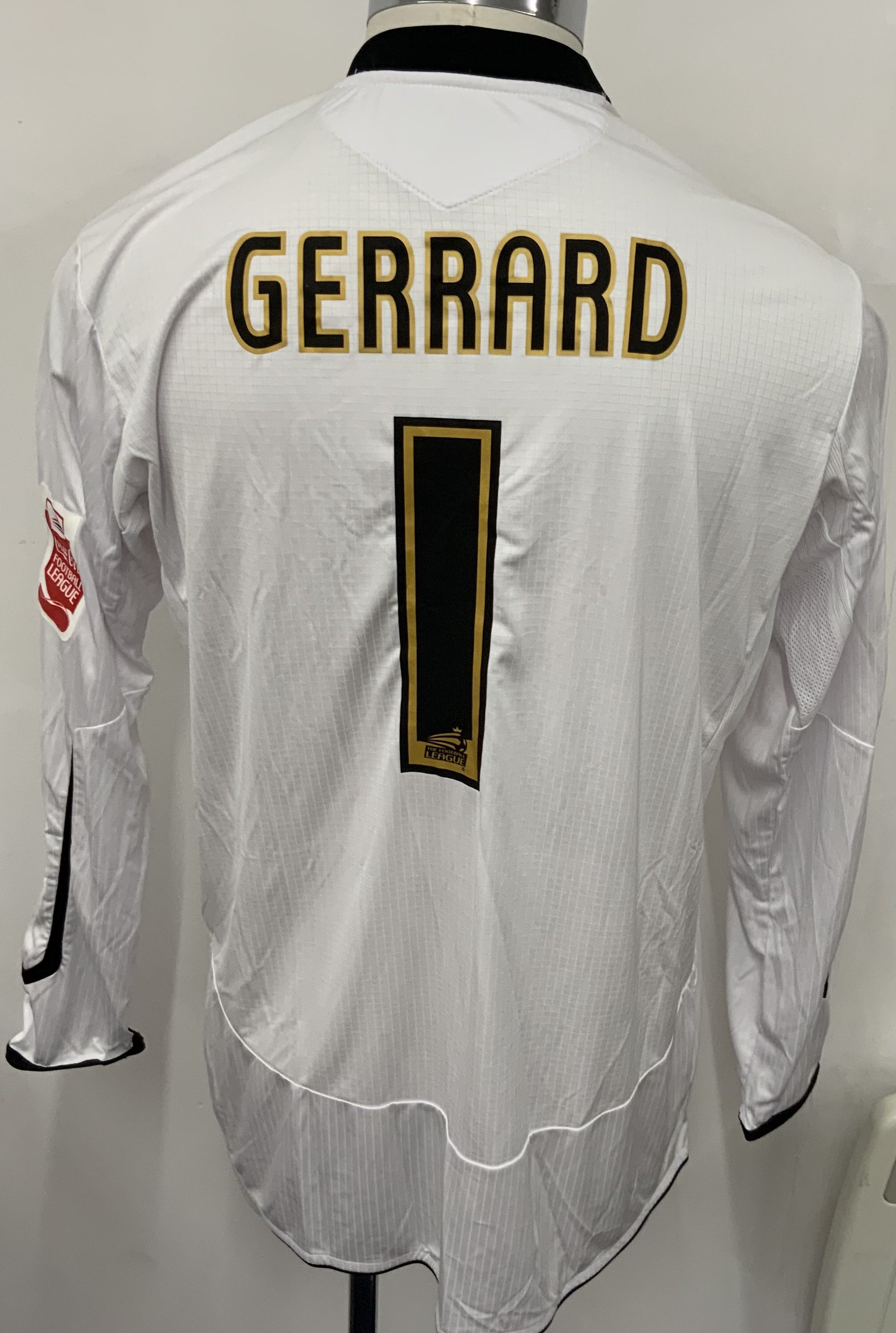 Nottingham Forest 2004 - 2006 Match Worn Football Shirt: White long sleeve goalkeeper shirt with Coca Cola Football League badging to sleeves. Gerrard 1 to rear. 