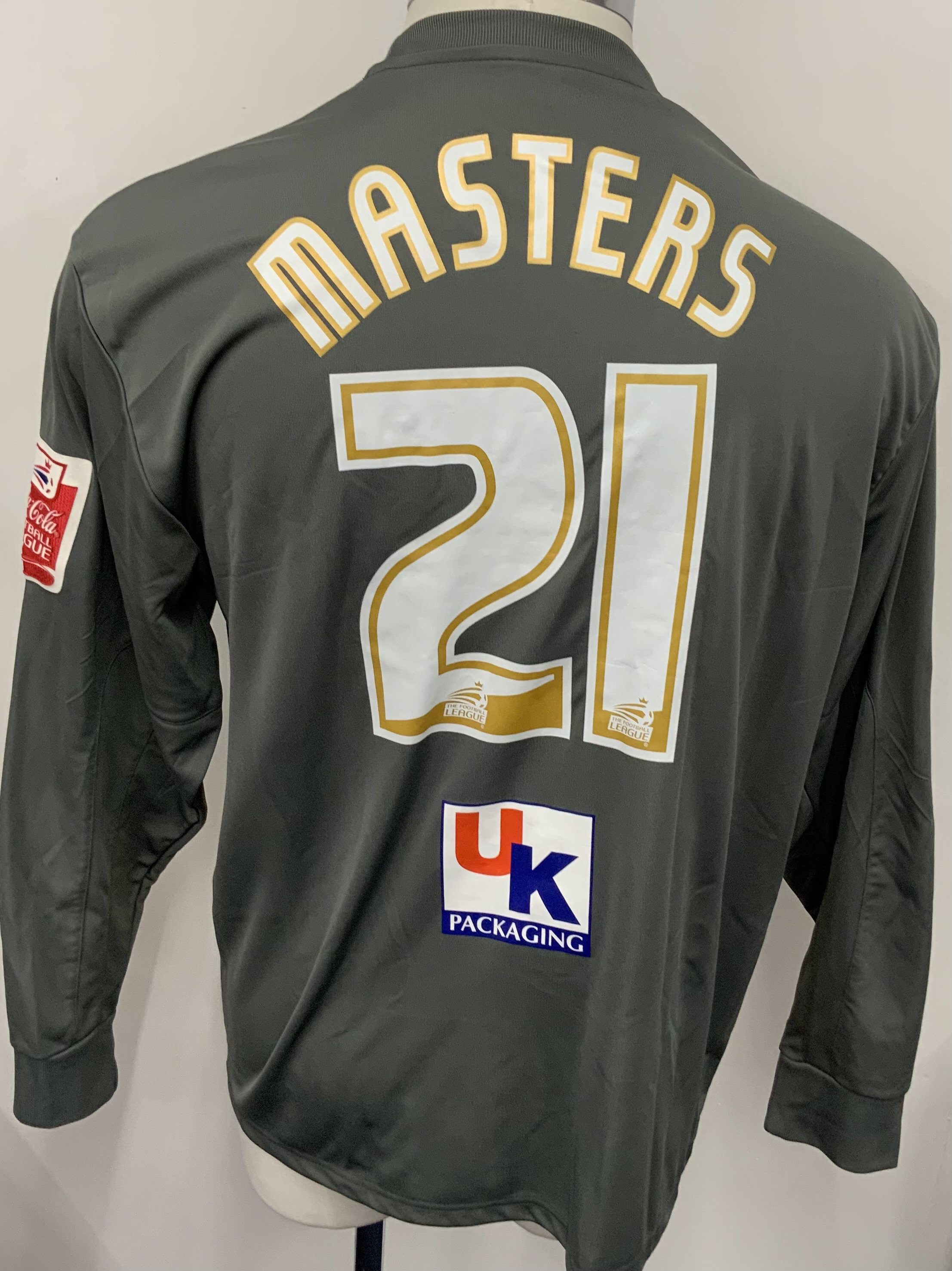 Brentford 2007 - 2008 Match Issued Football Shirt: Grey long sleeve goalkeeper shirt with Football League badging to sleeves. Masters 21 to rear.