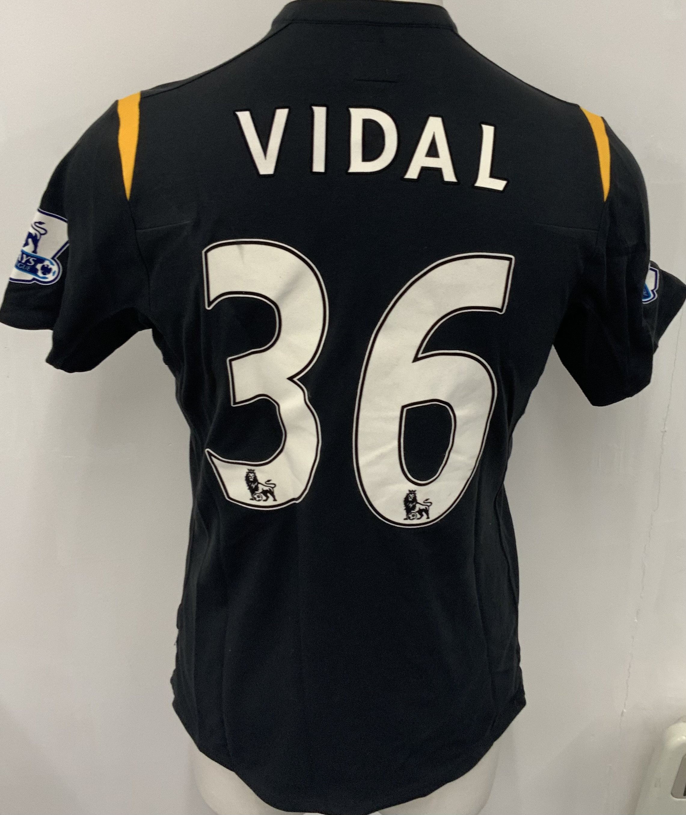 Manchester City 2009 - 2010 Vidal Match Issued Football Shirt: Black short sleeve Umbro shirt from 1st season of Etihad Sponsorship. Premier League badging to sleeve and Vidal 36 to rear. 
