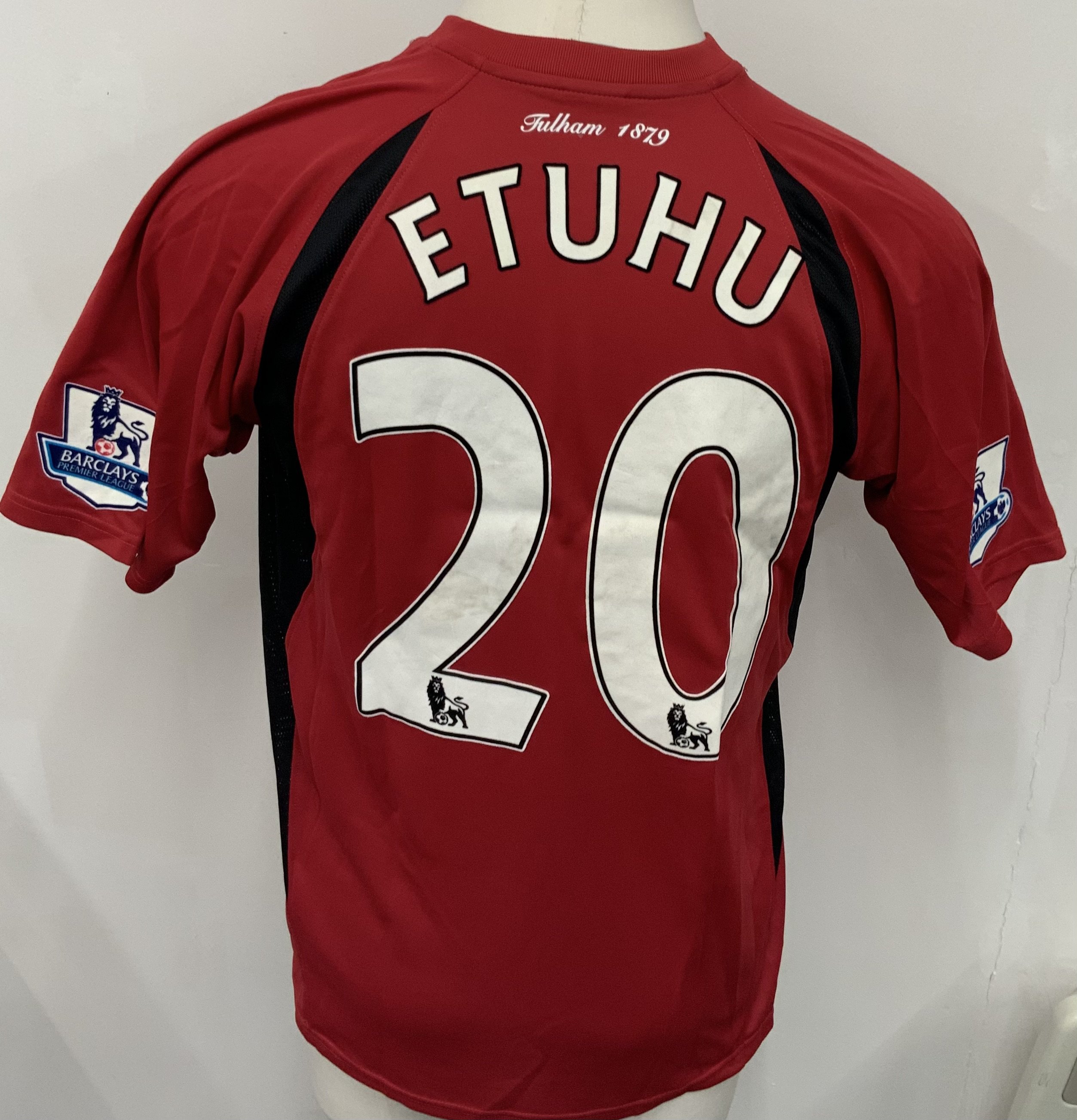 Fulham 2009 - 2010 Match Worn Football Shirt: Red short sleeve LG sponsored with Premier League badging to arms. Number 20 Etuhu to rear. 