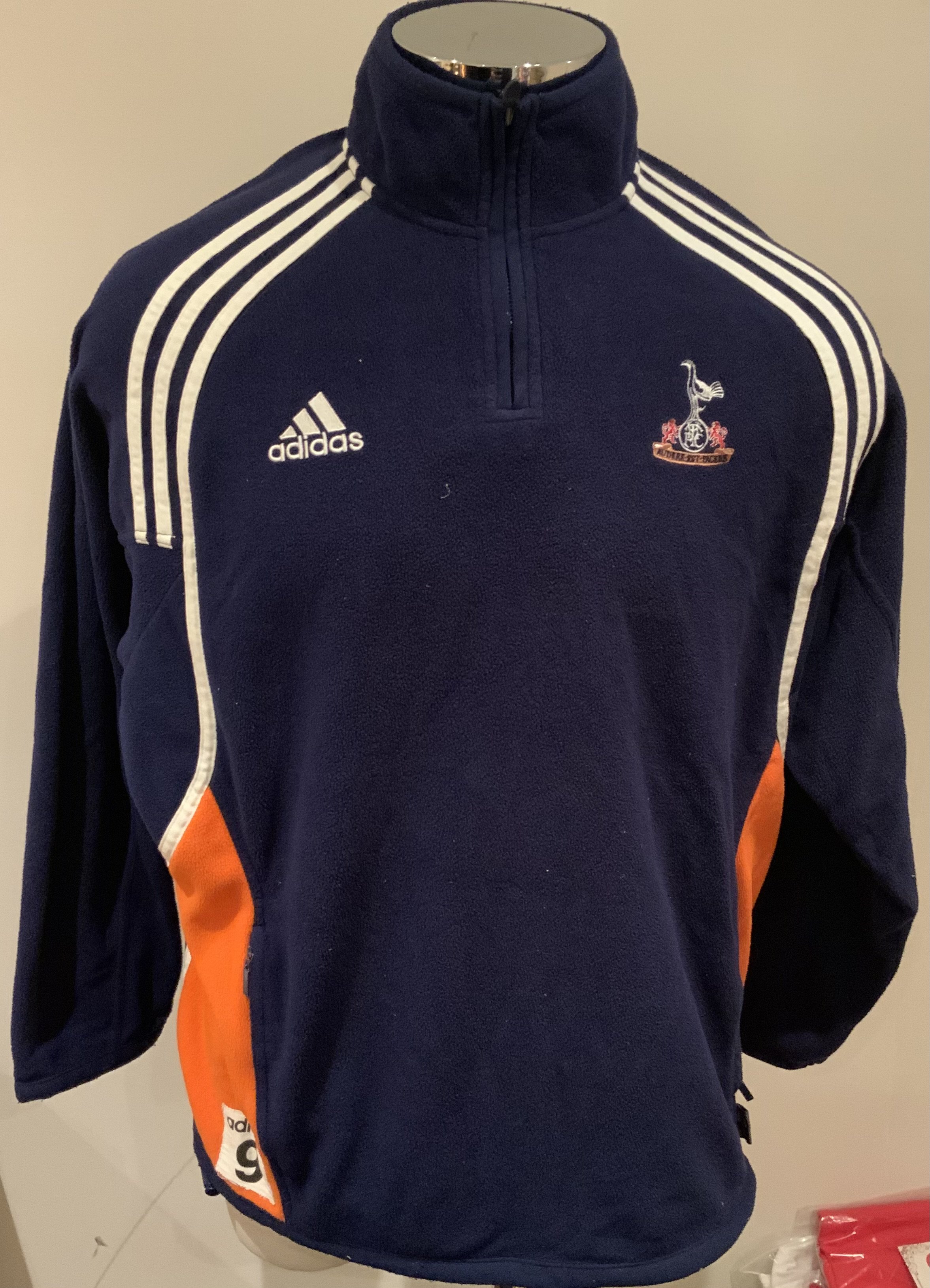 Tottenham 2000 - 2001 Football Players Training Fleece: Number 9 used by Les Ferdinand. Size 44/46.