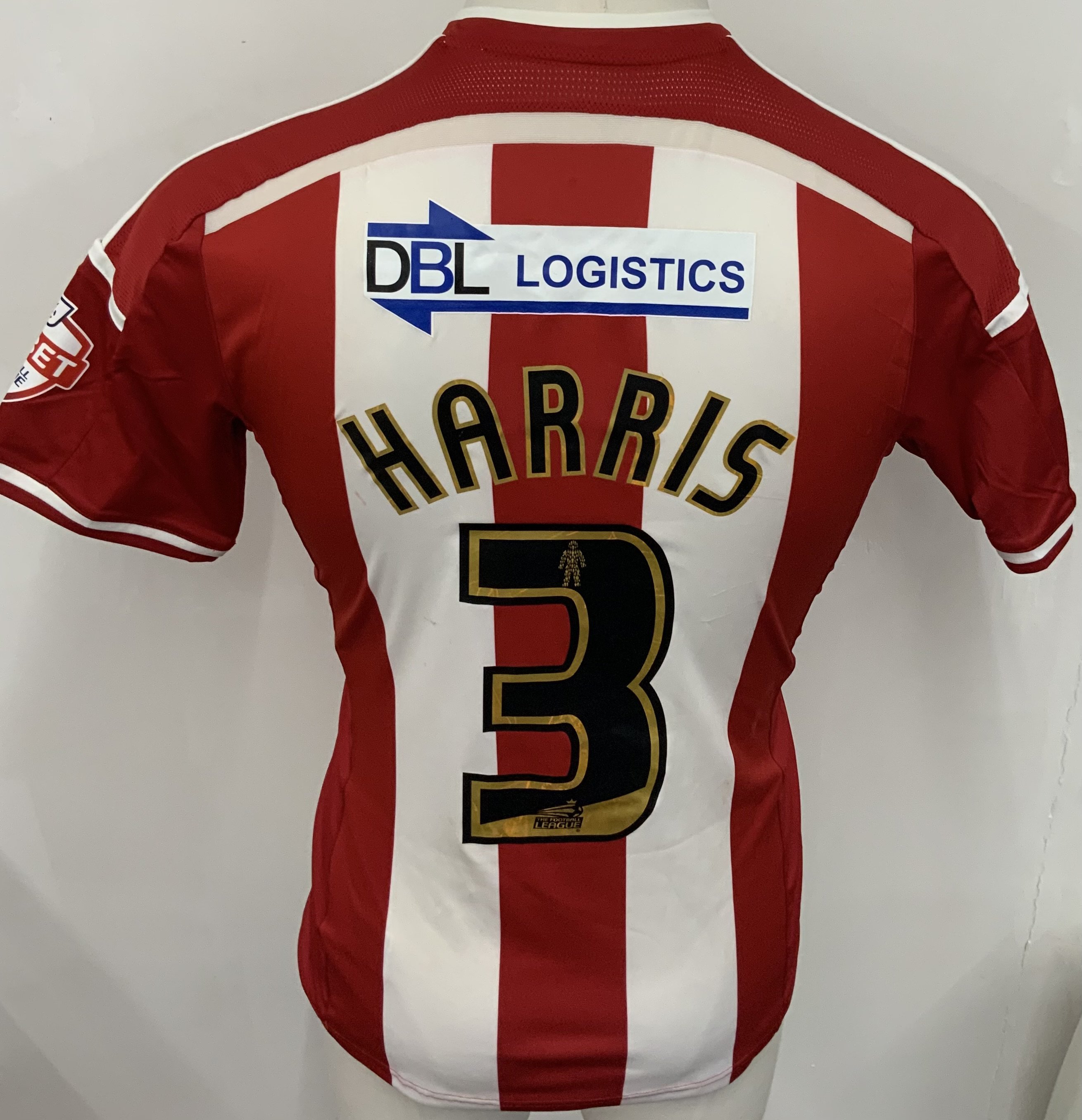 Sheffield United 2014 - 2015 Match Worn Football Shirt: Red and white short sleeve shirt. Number 3 Harris. Sky Bet badging. Worn v West Ham on 26 August 2014. Sheffield got to the semi final that season 