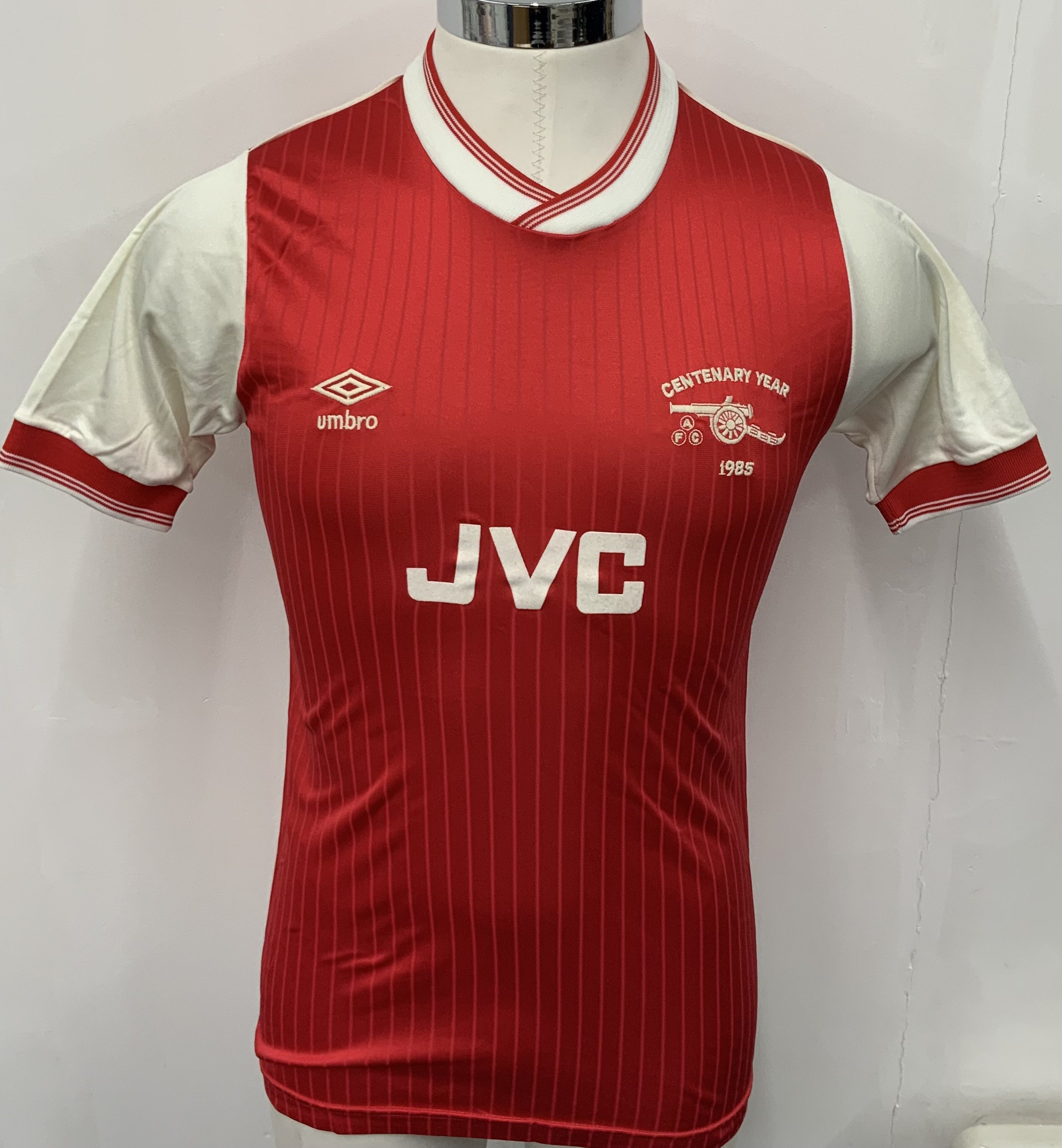 Arsenal 85/86 Home Match Worn Football Shirt: Red short sleeve JVC medium excellent condition shirt worn by Viv Anderson. Embroidered Umbro and Centenary Year 1985 badging. 