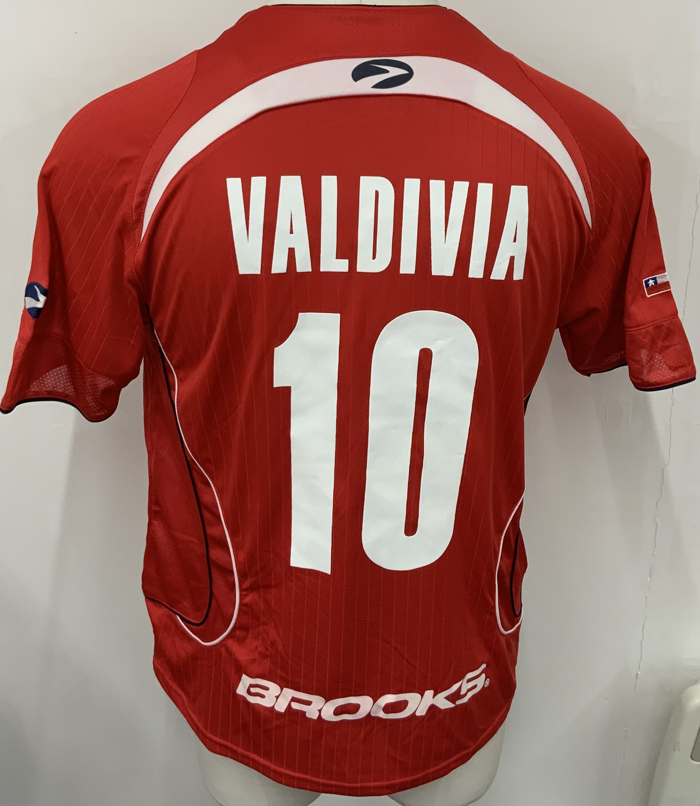Chile 2009 Match Worn Football Shirt: Red short sleeve shirt. Number 10 Valdivia to rear. Worn by Jorge Valdivia who played 51 times for the National Team. 