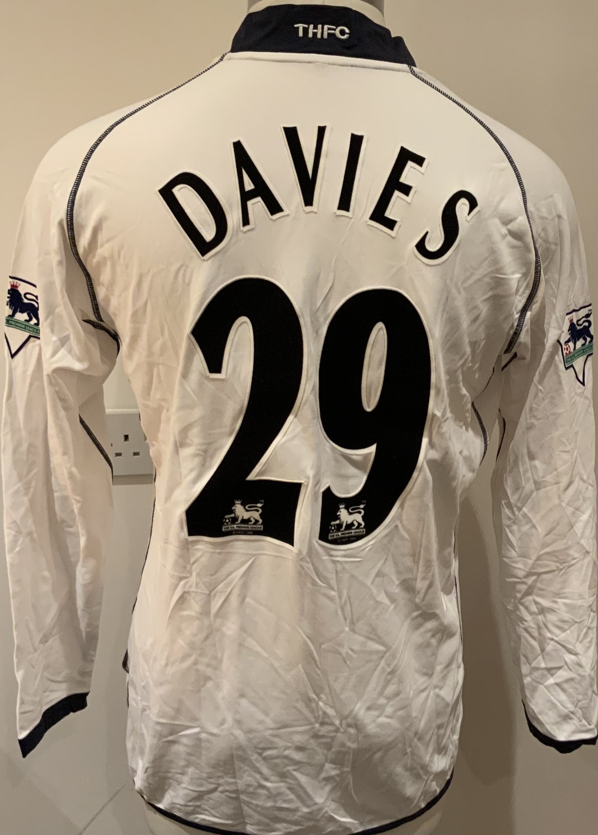 Tottenham 2002 - 2003 Match Worn Football Shirt: White long sleeve shirt with Premier League badging to sleeves. Number 29 Davies to rear. Shirt is signed by the player without dedication. 