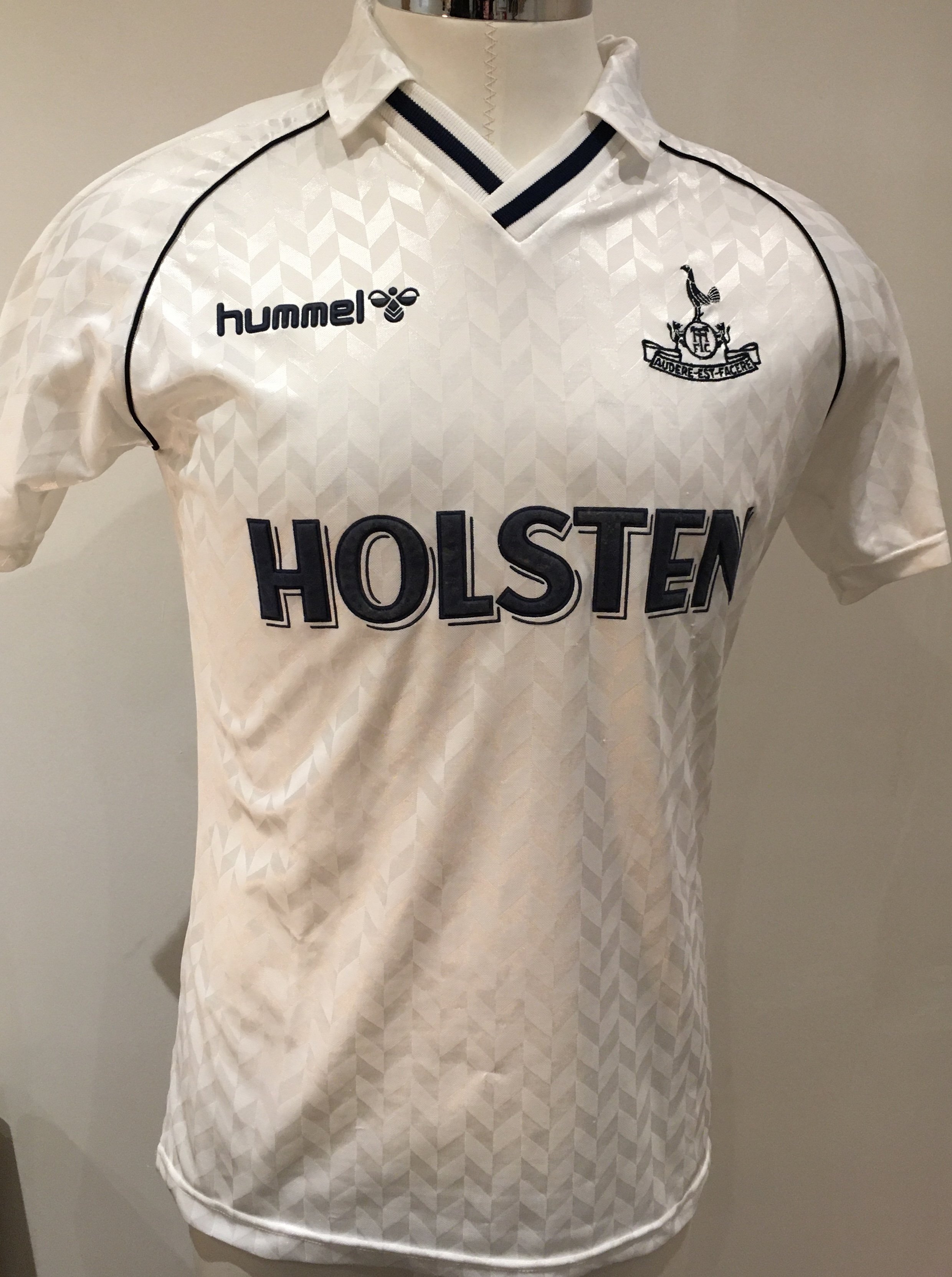 Tottenham 1987 - 1988 Match Issued Football Shirt: White short sleeve Holsten shirt with number 17  to rear. Whilst issued by the kit man the number 17 was not used this season. 