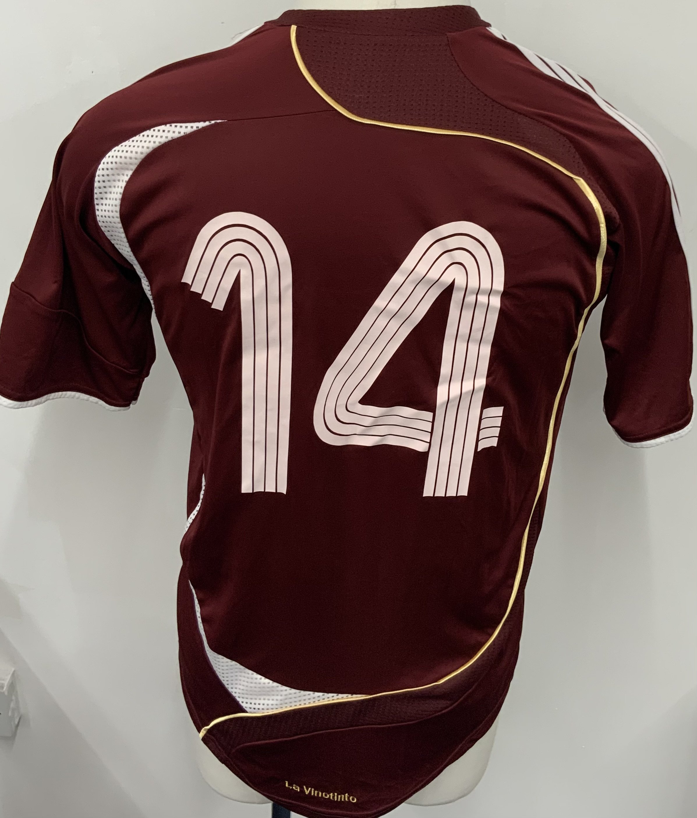 Venezuela 2007 Match Issued Football Shirt: Red short sleeve shirt. Number 14