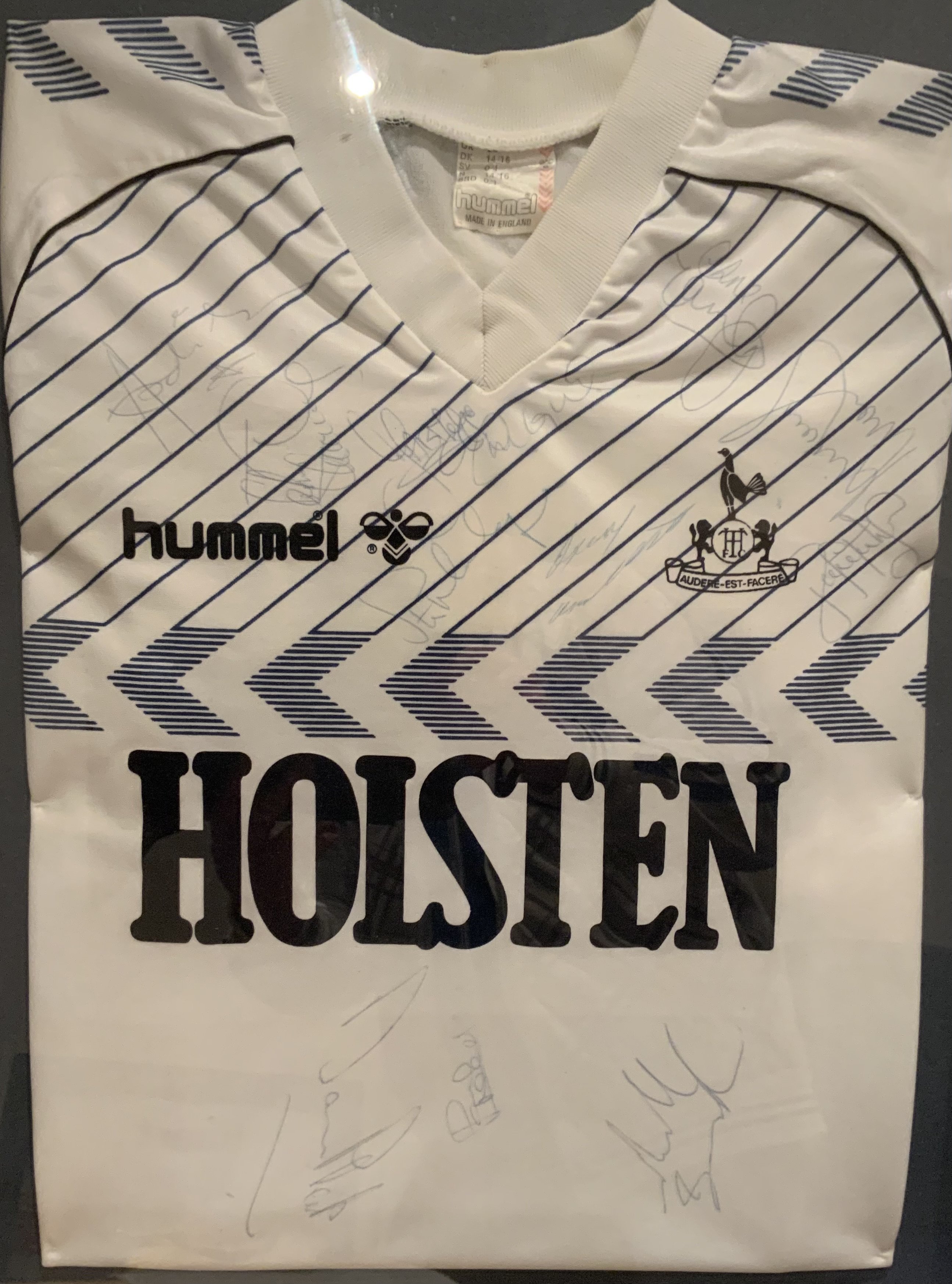 Tottenham 1986 - 1987 Framed Signed Football Shirt: Squad signed to original large Hummel Holsten shirt including Ardiles, Mabbutt and David Pleat. Frame measures approximately 24 inches by 19 inches. Not for posting. 