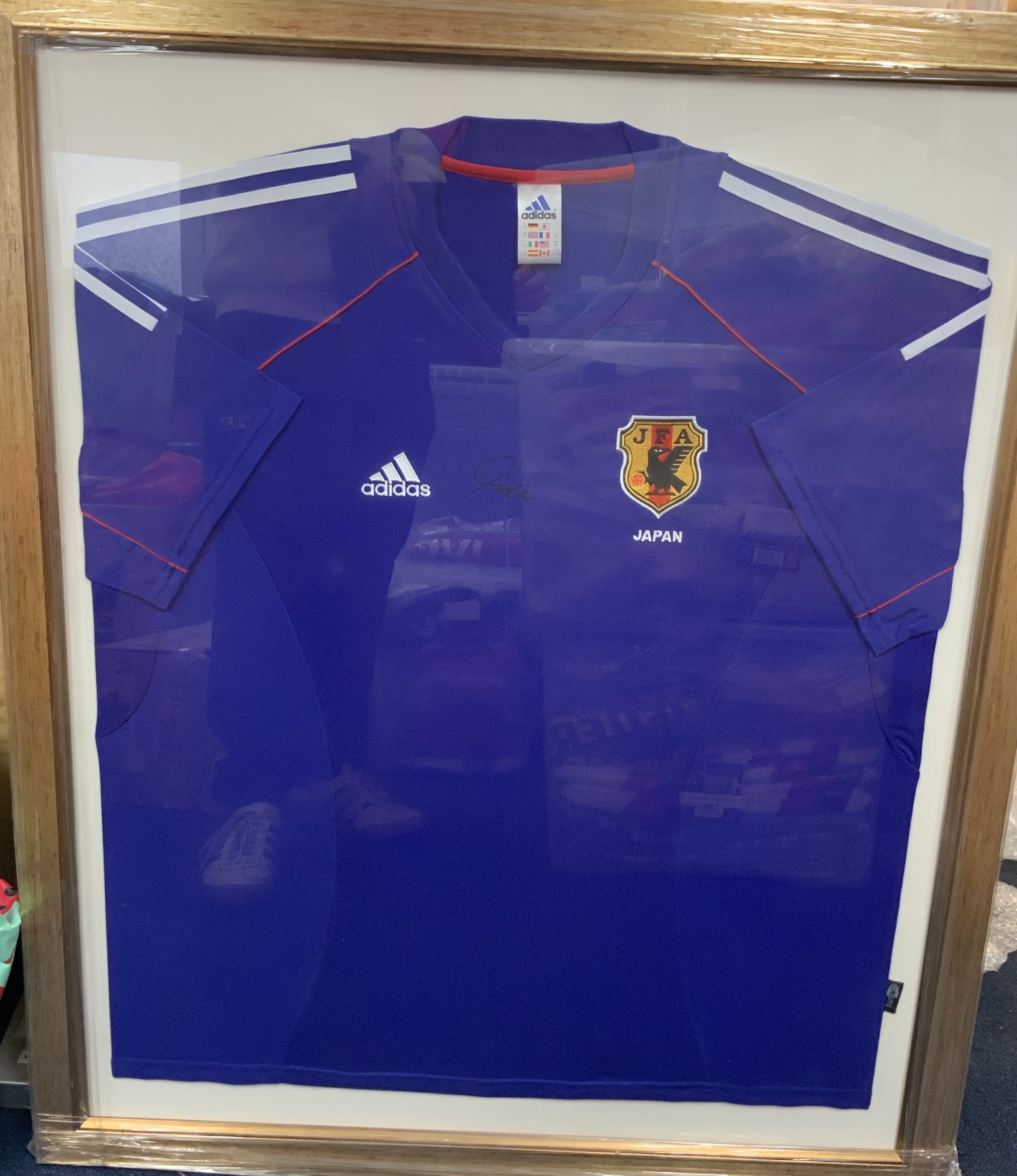 France 2002 Henry Signed Framed Football Shirt: Signed to front in silver. Frame measures approximately 39 inches by 31 inches. No COA. Not for posting. 