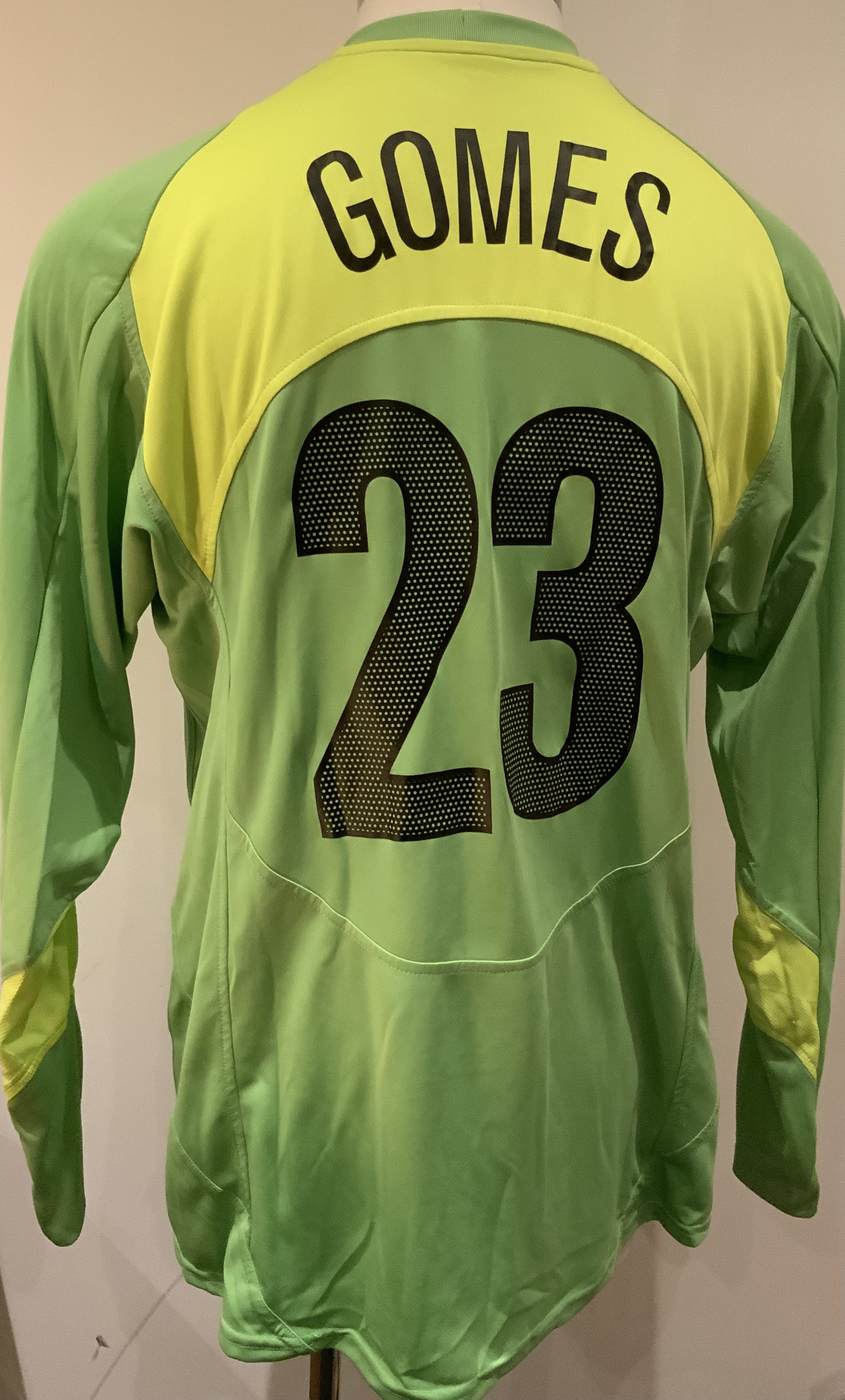 Brazil 2006 - 2007 Match Worn Football Shirt: Green long sleeve shirt with Gomes 23 to rear. Gomes made 4 appearances for Brazil during the season. 