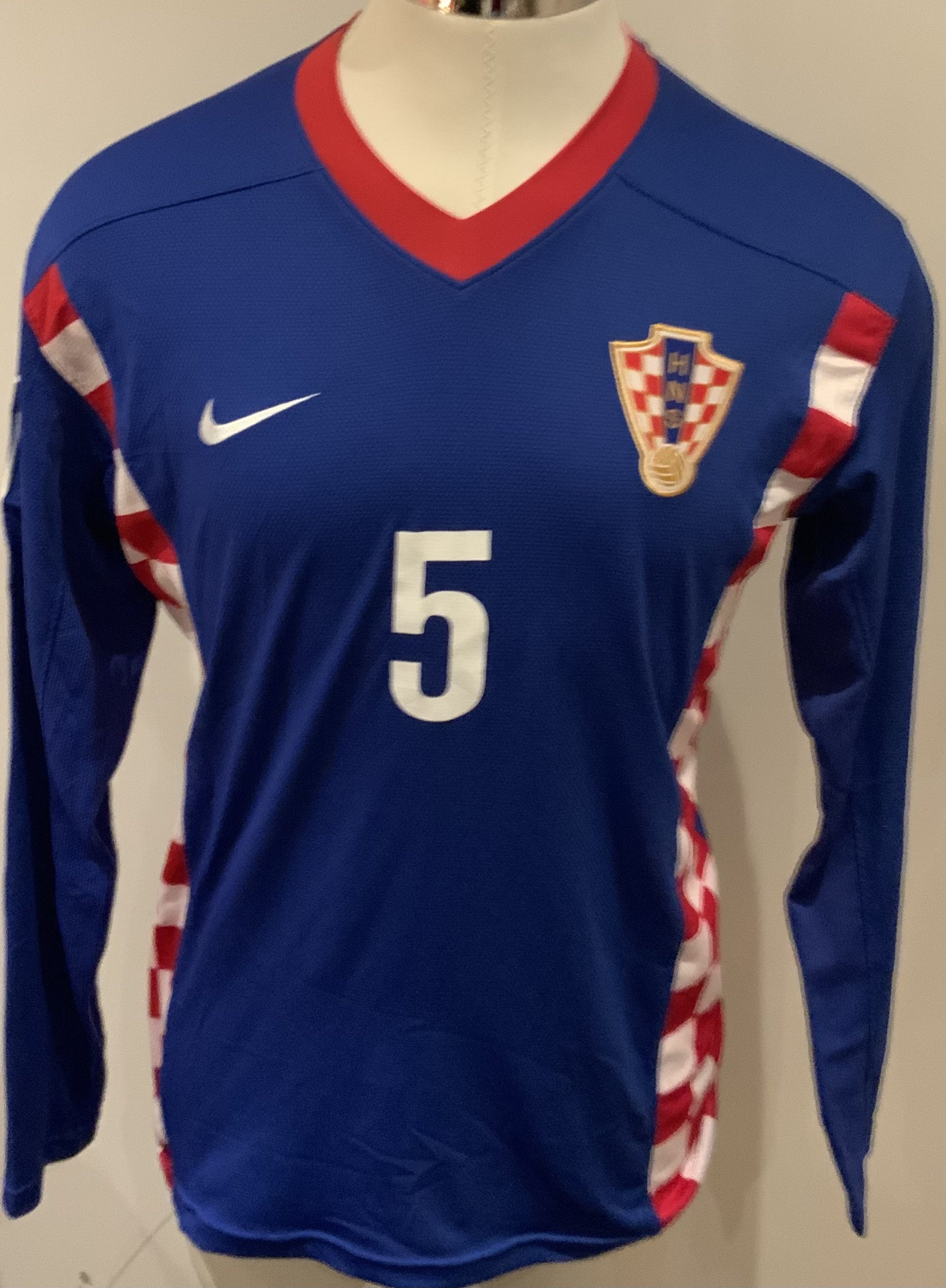 2009 Croatia Match Worn Football Shirt: Blue long sleeve shirt with number 5 to rear. Worn by Corluka in the 2010 World Cup qualifying tournament in around 2009. 