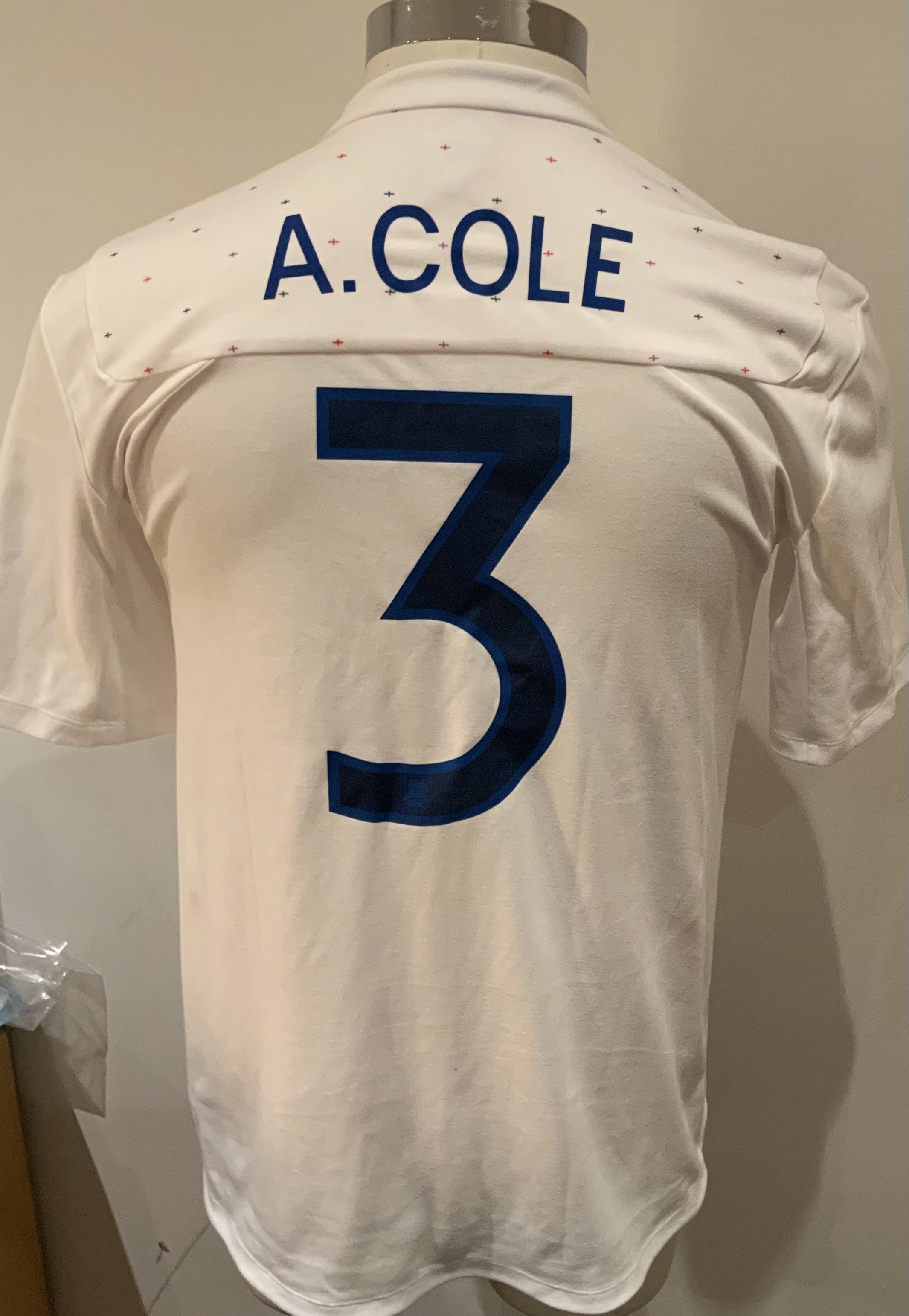 England 2010 Match Worn Football Shirt: White short sleeve shirt with A Cole 3 to rear. Worn in the match v Bulgaria on 3 September 2010.