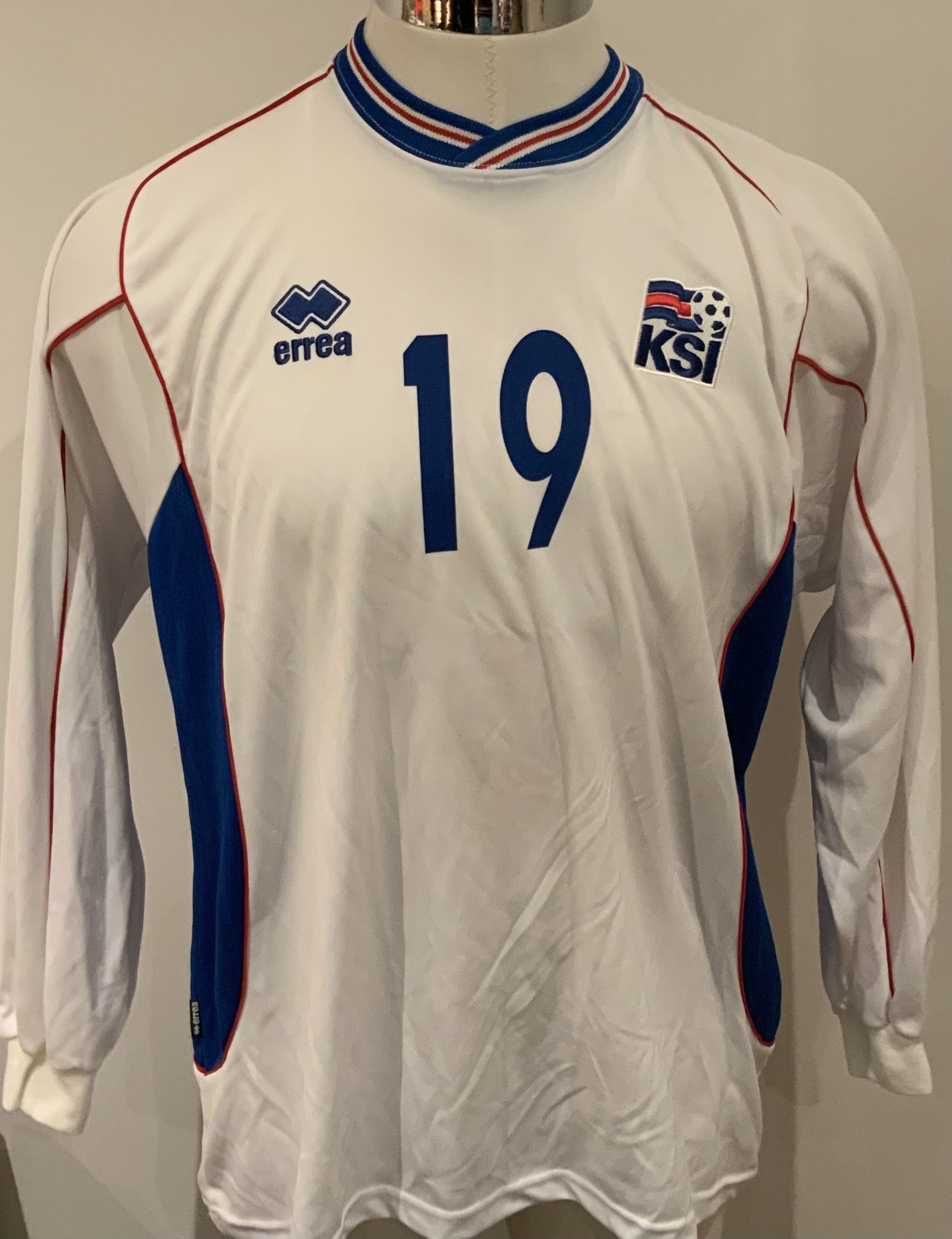 Iceland 2004 Match Worn Football Shirt: White long sleeve shirt with number 19 to rear. Worn v Italy on 18 August 2004 by substitute Veigar Gunnarsson. 