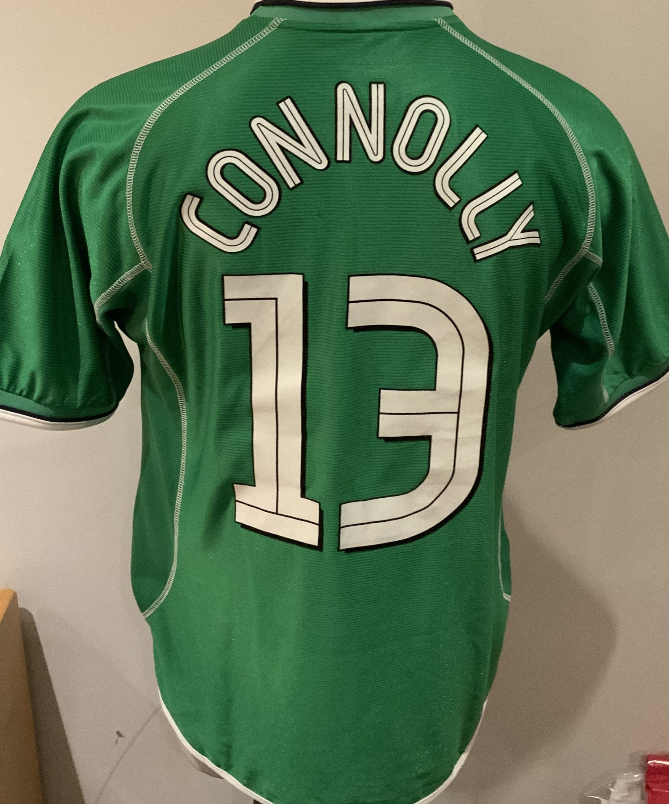 Republic of Ireland 2002 Match Worn Football Shirt: Green short sleeve shirt with Connolly 13 to rear. Worn by David Connolly. Shirt is signed by the squad to the front. 