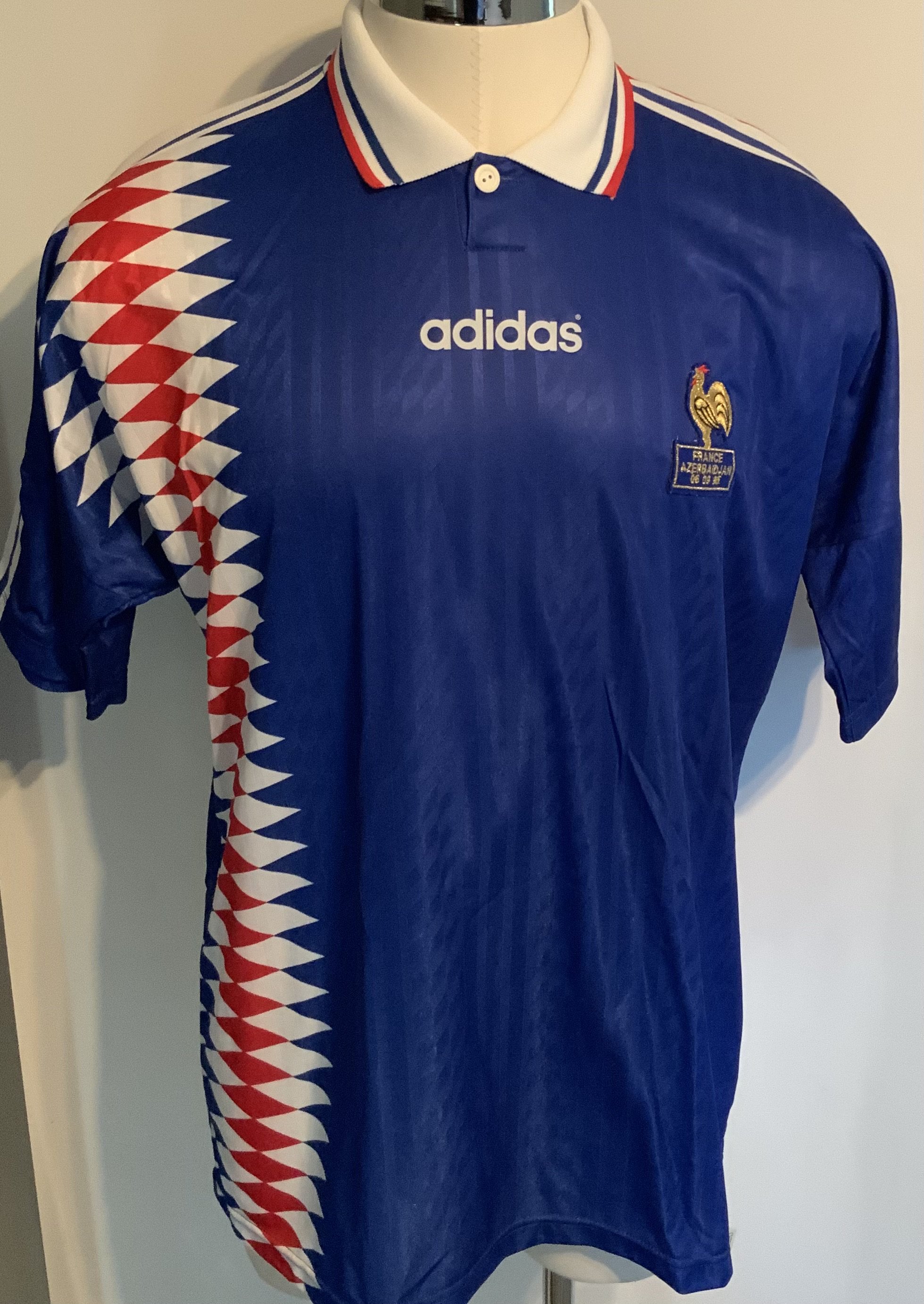 France 1995 Desailly Match Worn Football Kit: Blue short sleeve Adidas shirt with number 4 to rear. Worn v Azerbaijan on 6 September 1995. Comes with match worn shirt and shorts. Also included are 4 press photos of Desailly wearing the shirt. 