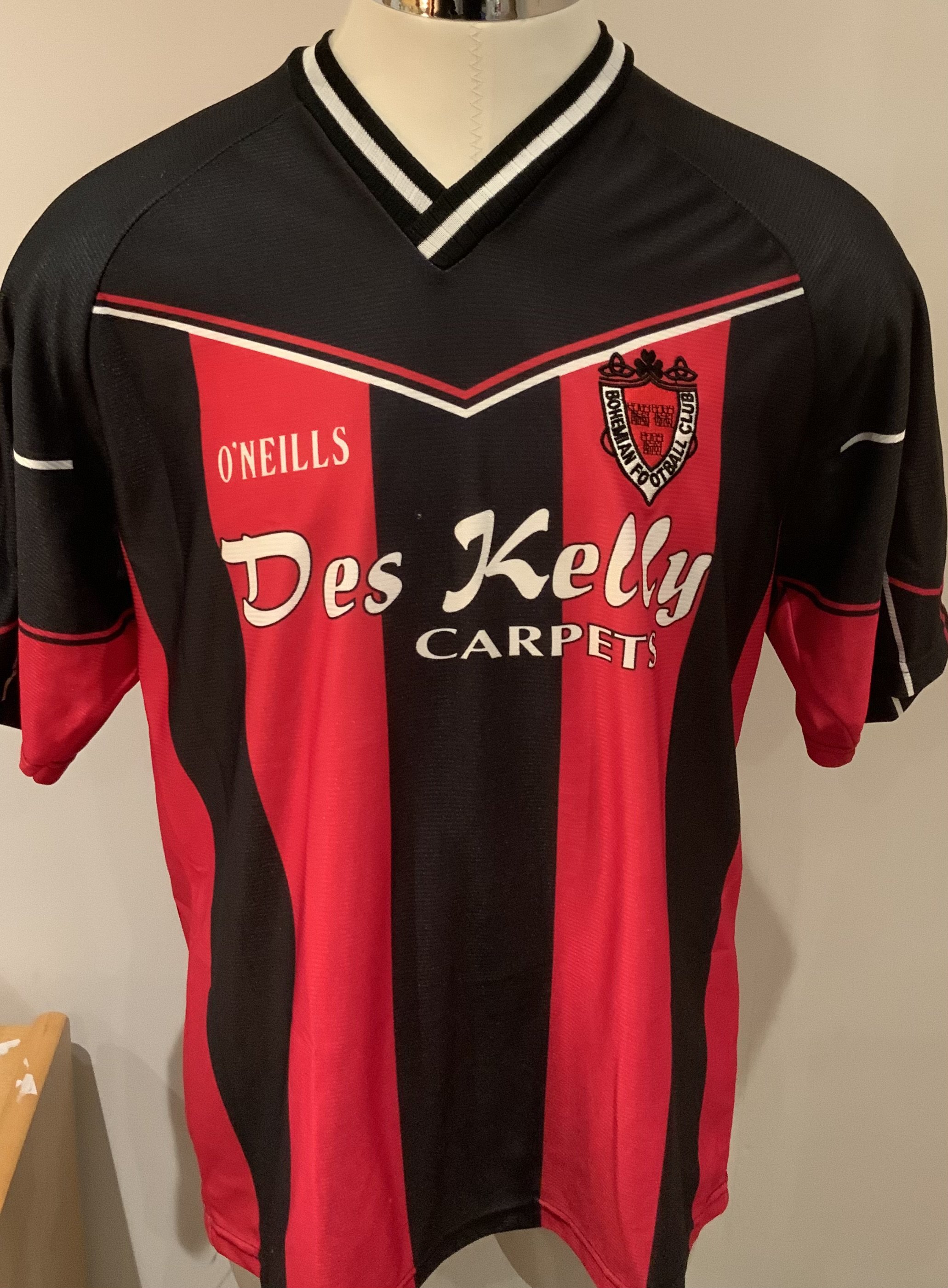 Bohemians 2003 Match Issued Football Shirt: Red and black short sleeve shirt with number 15 to rear. Issued for the friendly v Tottenham on 4 March 2003. Bohemians won 3-1.