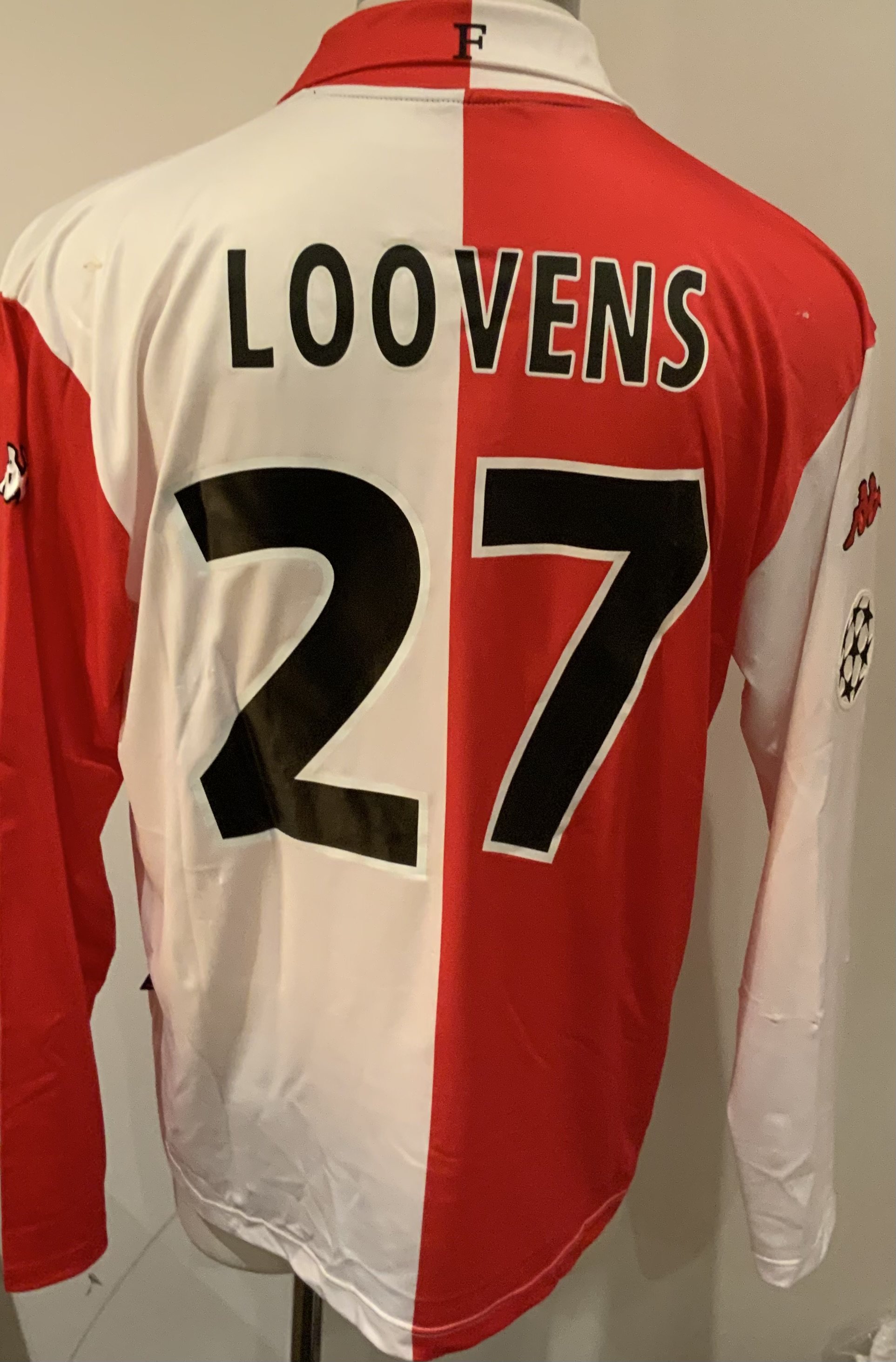Feyenoord 2001 - 2002 Match Worn Football Shirt: Red and white long sleeve shirt with Champions League badge to sleeve. Loovens 27 to rear. Worn in the campaign group stage. 