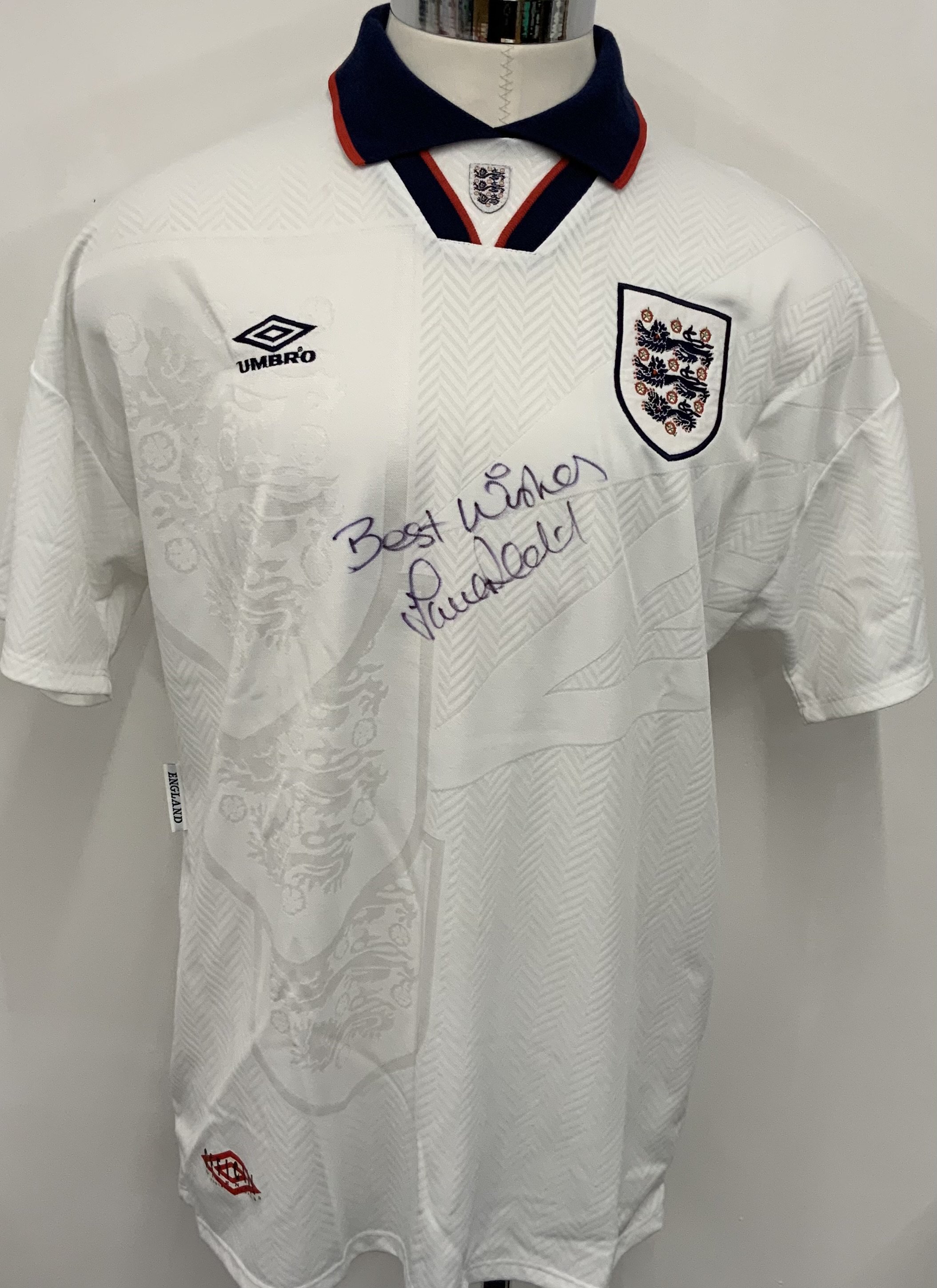 England 1992 - 1993 David Platt Match Worn Football Shirt: White short sleeve Umbro shirt with number 7 to rear. Worn v San Marino on 17 February 1993. Comes with signed COA card from player and shirt is signed to the front. Four signed match photos are also included. Platt scored 4 goals in this match and captained England.