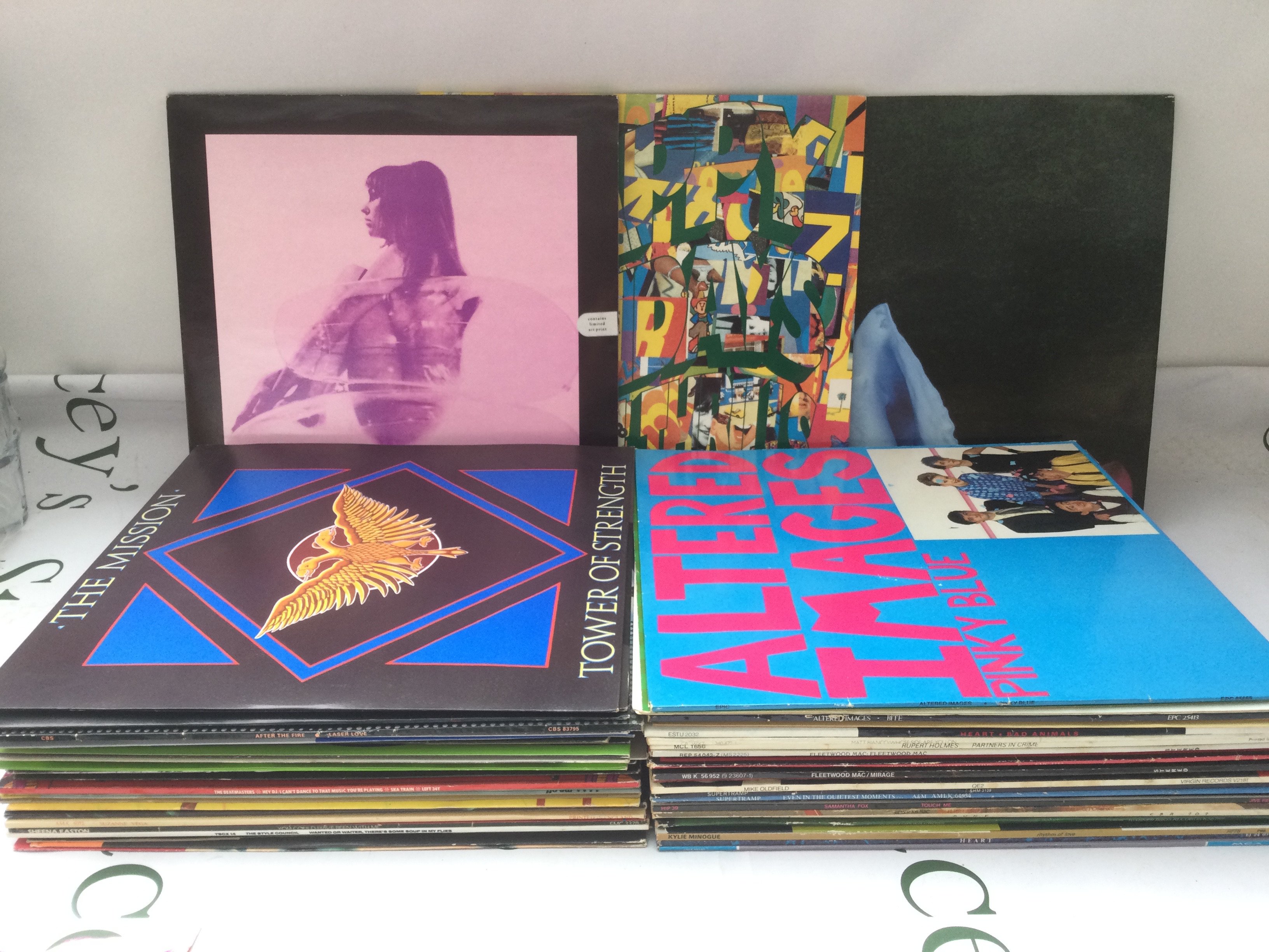 A collection of LPs, 12" singles and 78s by various artists including The Charlatans, Happy Mondays, New Order and many more.
