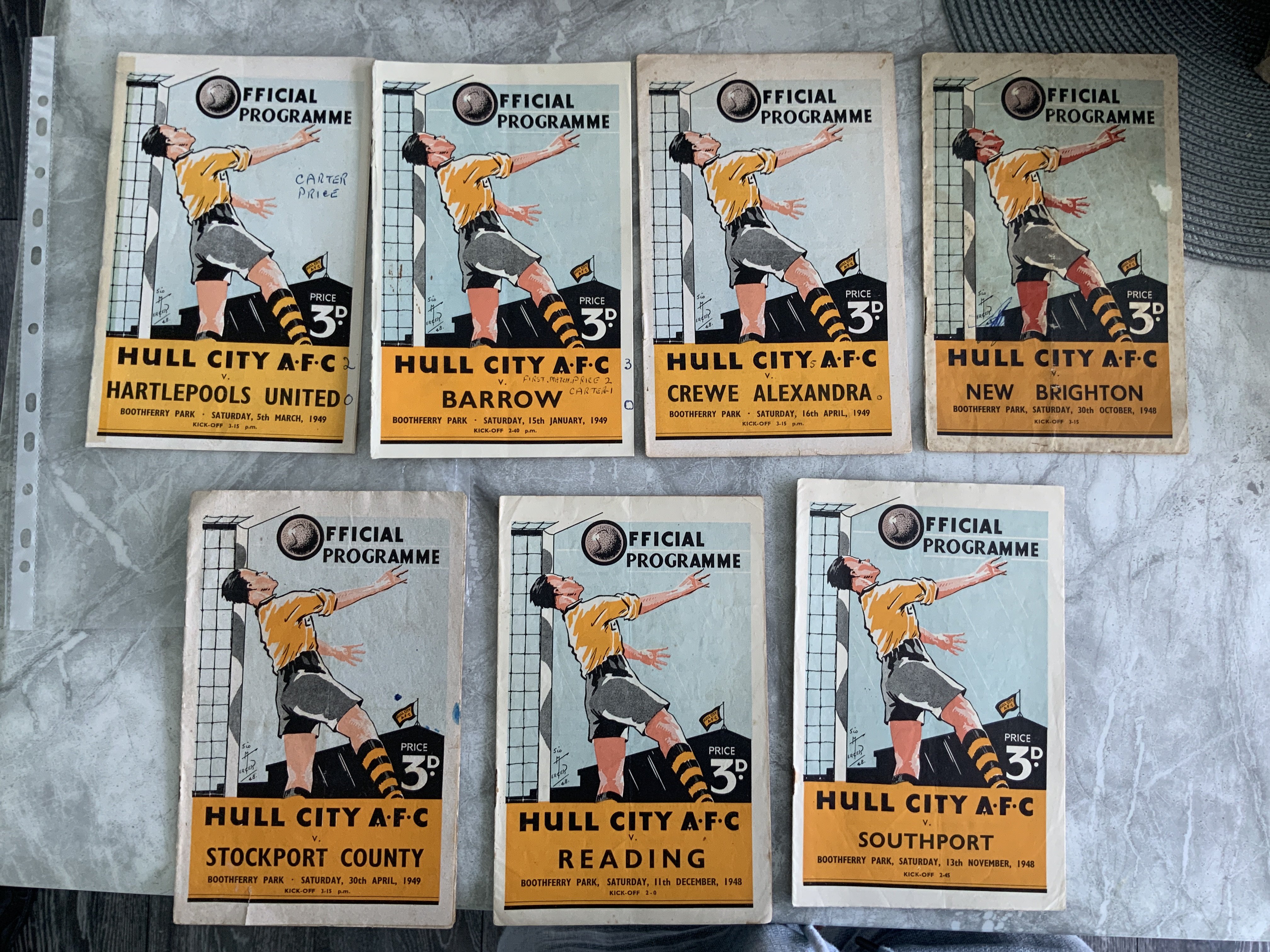 48/49 Hull City Home Football Programmes: Matches v Manchester United Wrexham Doncaster York Rotherham Accrington Stanley Darlington Mansfield Southport Reading all very good with New Brighton and Stockport having faults plus Crewe Barrow and Hartlepool with score to cover. (15)