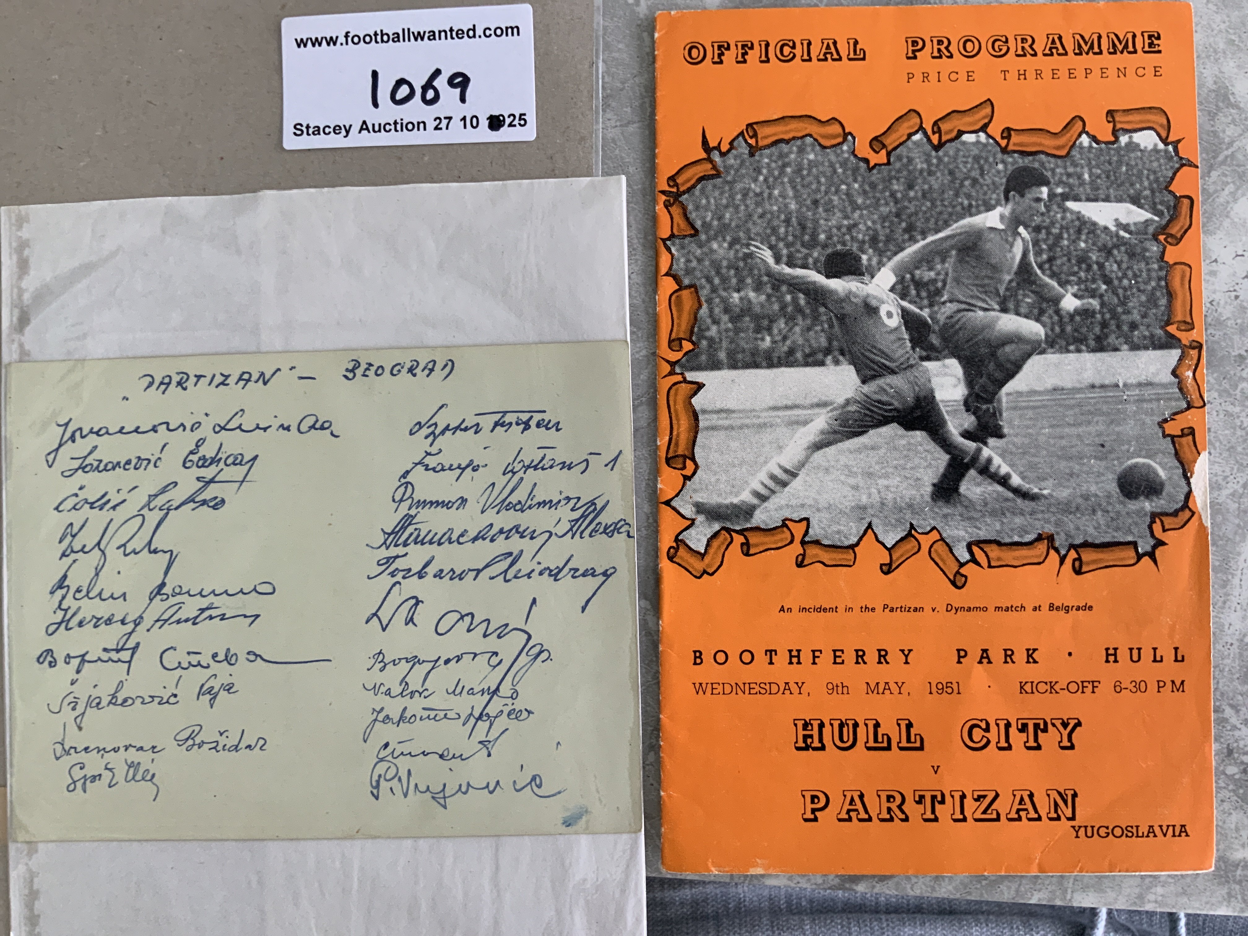 50/51 Partizan Belgrade v Hull City BPA Football Autographs: Autograph page collected at Hull of 21 Partizan players. The team from Yugoslavia also played in the Festival of Britain match at Bradford Park Avenue 5 days later. C/W programme v Hull.