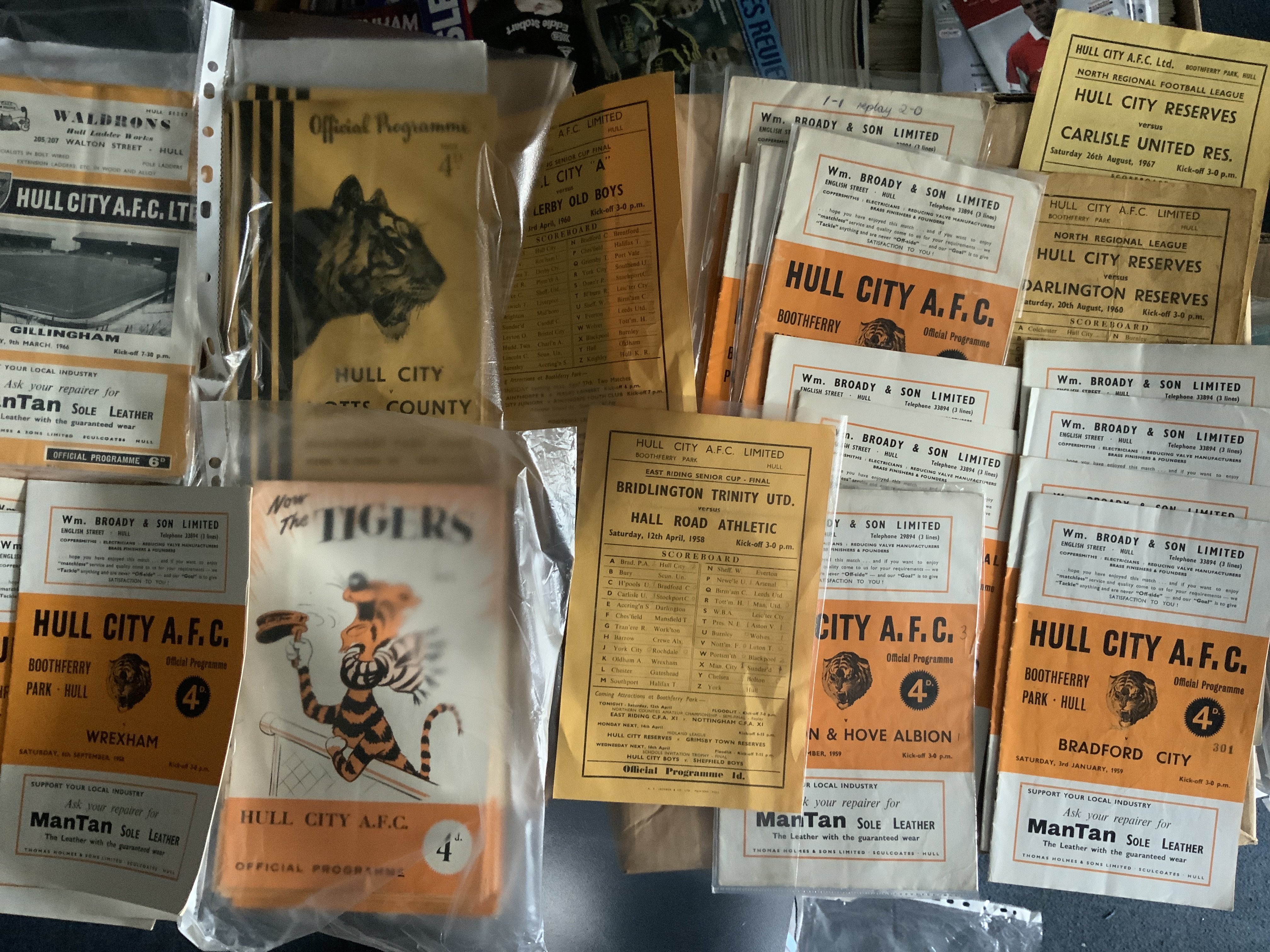1950s Hull City Home Football Programmes Collection: From 55/56 to 59/60 plus around 35 from the 60s up to 65/66 being the most recent. 55/56 x 13, 56/57 x 11, 57/58 x 11 including East Riding Cup Final and England v Scotland Youth, 58/59 x 7, 59/60 x 3 including East Riding Cup Final. Couple of reserves v 60/61 Darlington + 67/68 Carlisle. Mainly good with no duplication spotted. (est 80)