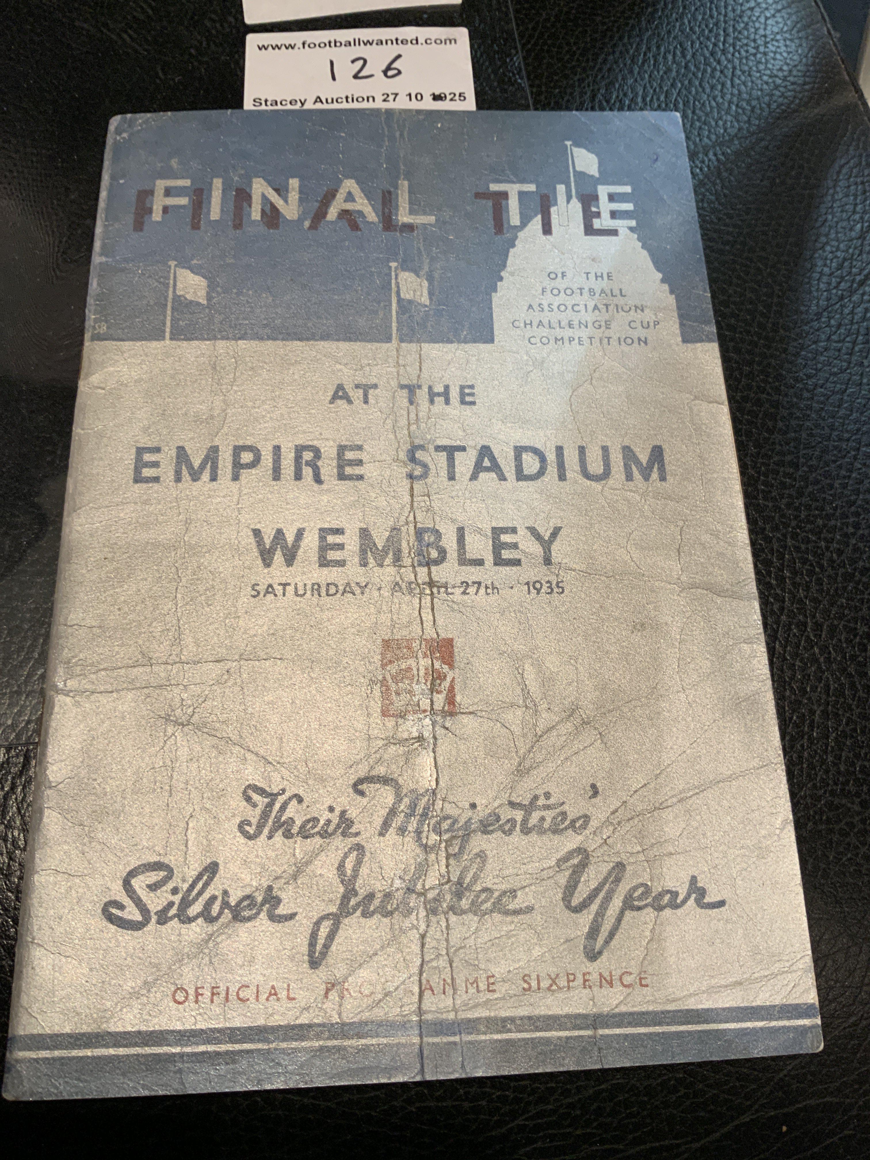 Non League Football Programmes: From the 1950s onwards in good condition to include some first and last seasons. (155)