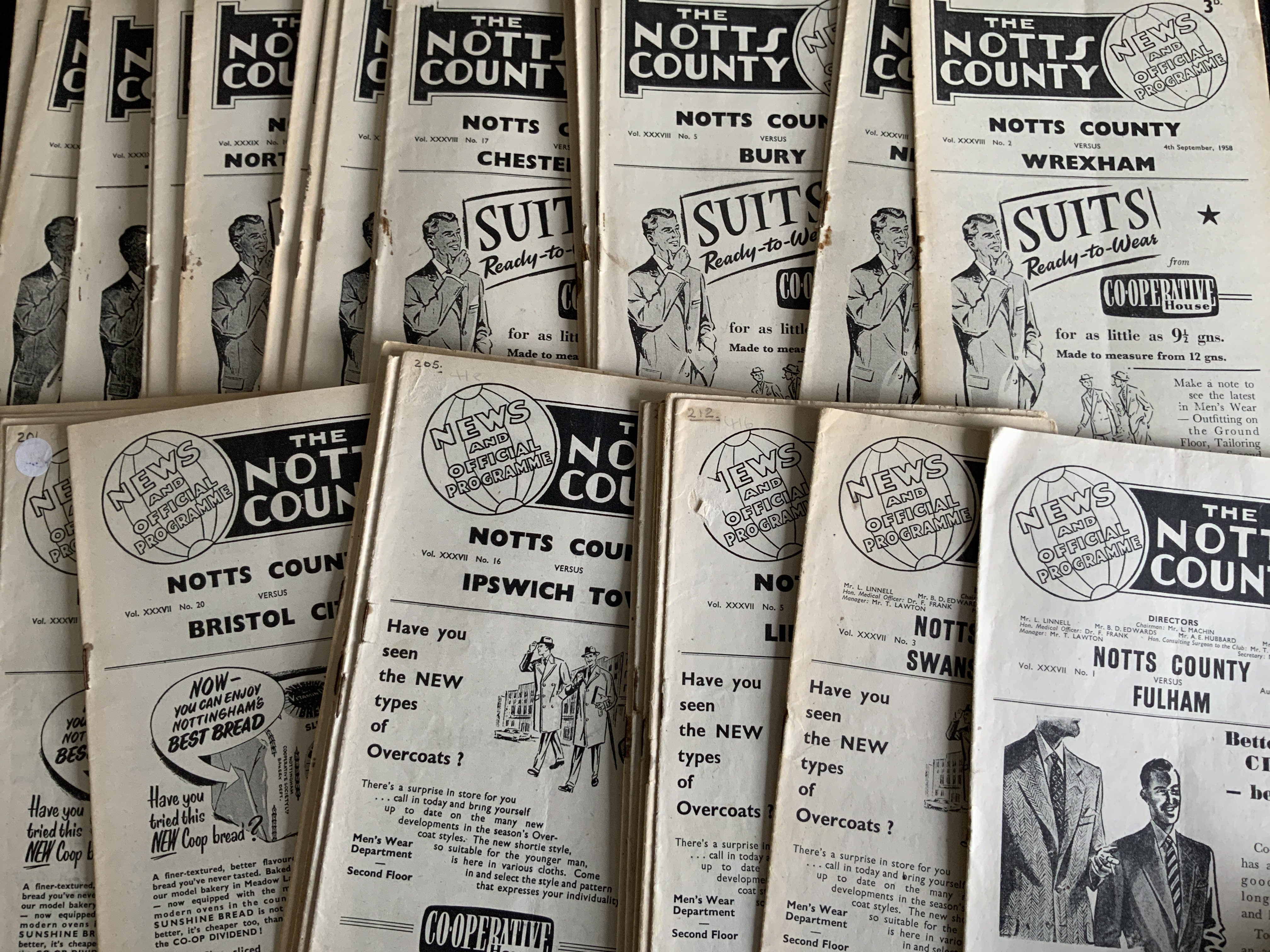 Notts County Home Football Programmes: 42 from 57/58 to 59/60 and approximately 290 from the 60s. 6 seasons sets from the 60s are near complete. Instructions to sell. Very good. (est 330)